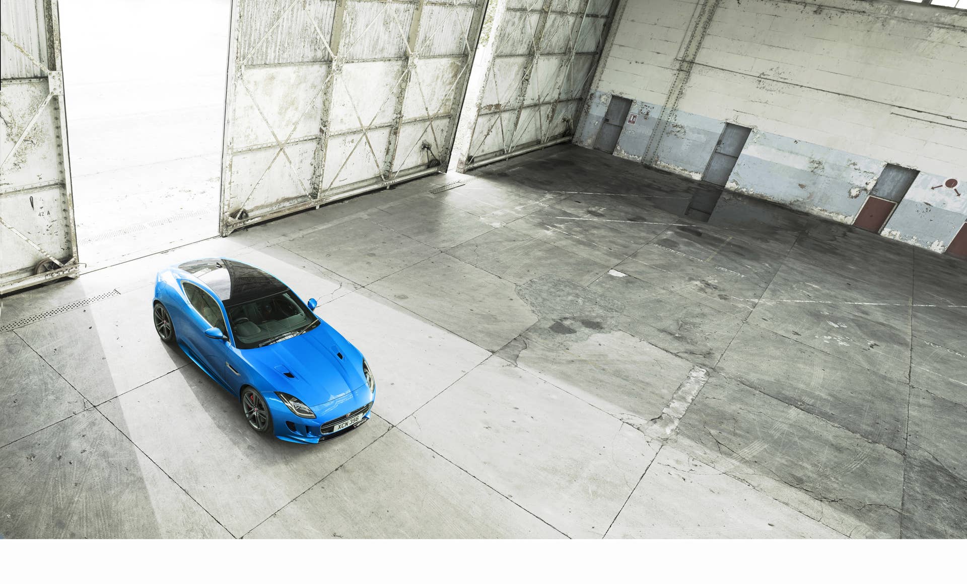 Jaguar F-Type British Design Edition blue