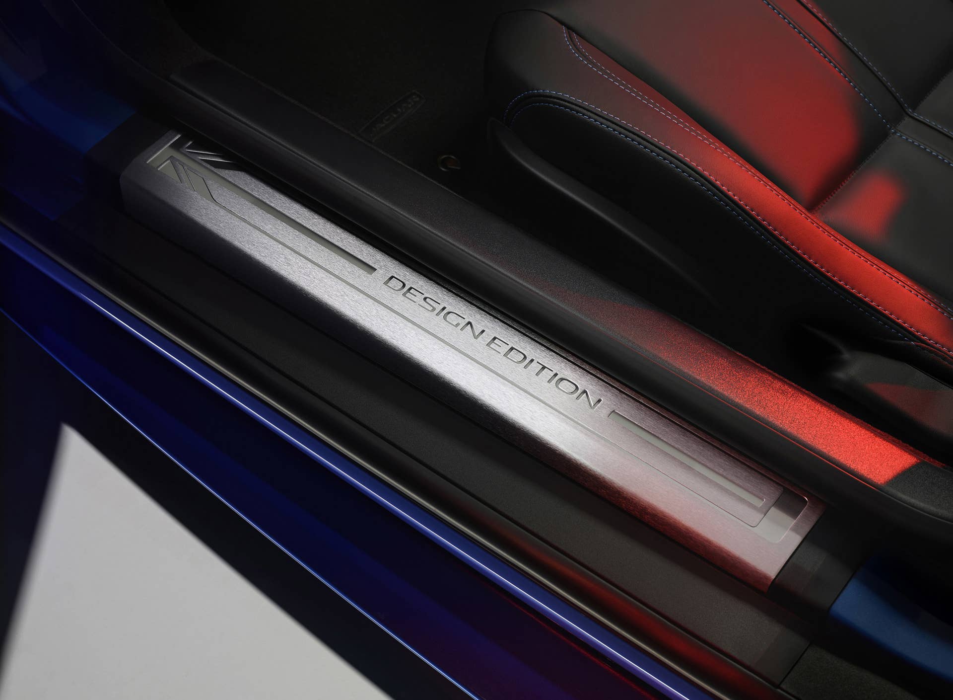 Jaguar F-Type British Design Edition tread sill door plate