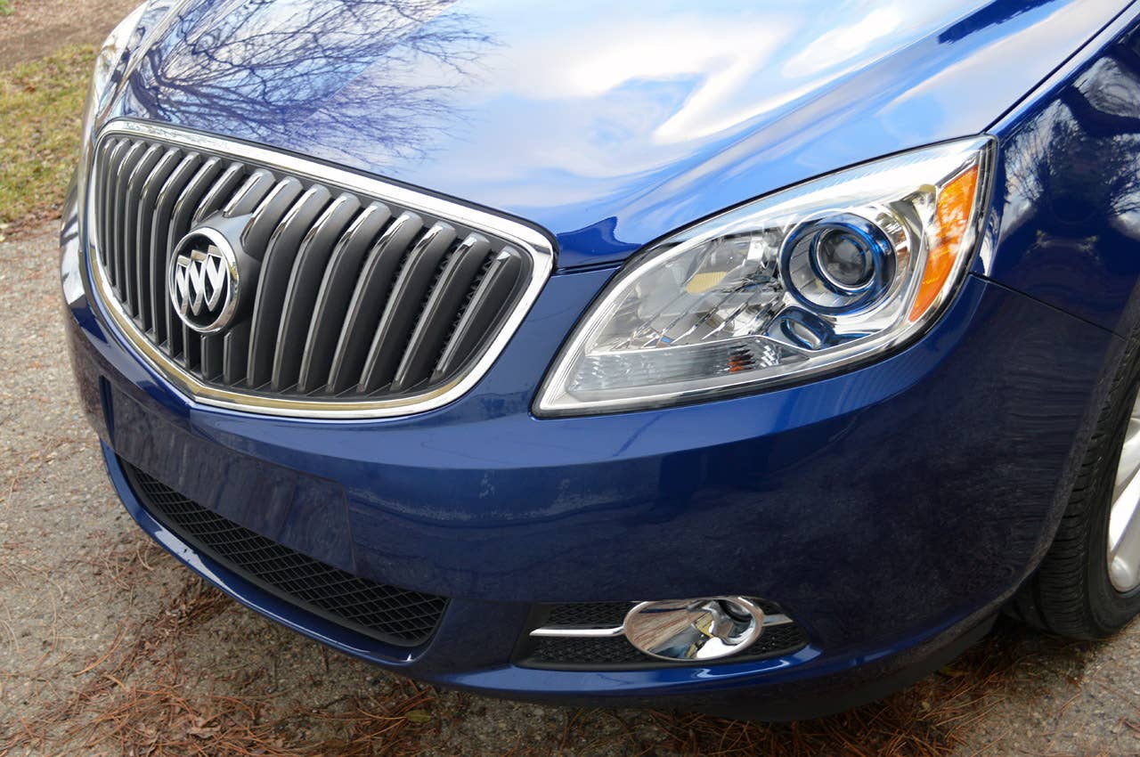2013 Buick Verano Turbo front detail