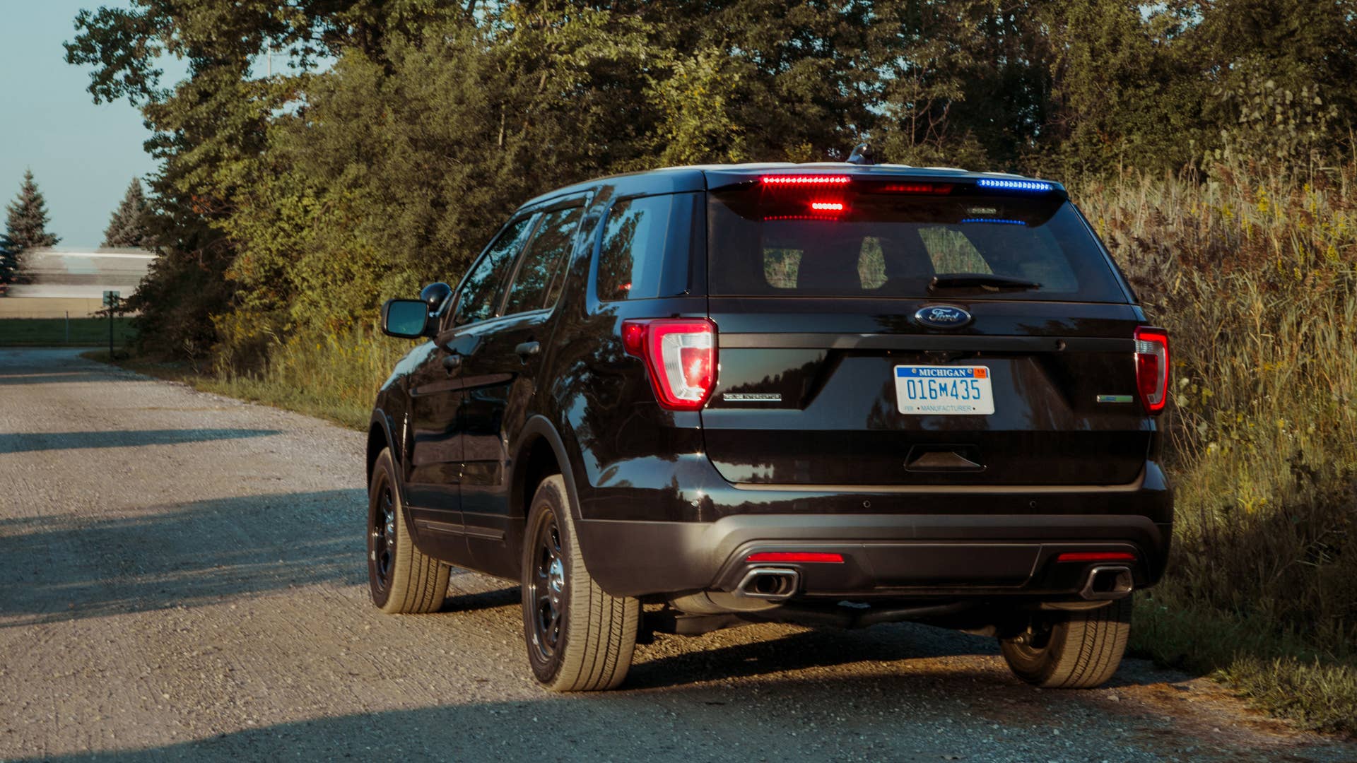 Spoiler Alert: Ford Police Interceptor Utility gets stealthy new lights ...