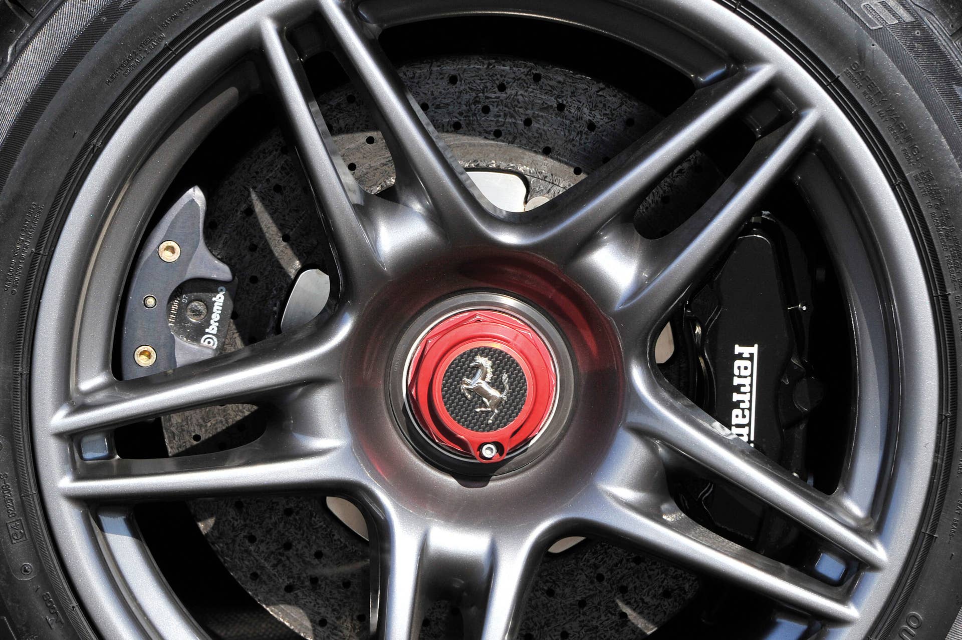 2004 ferrari enzo wheel