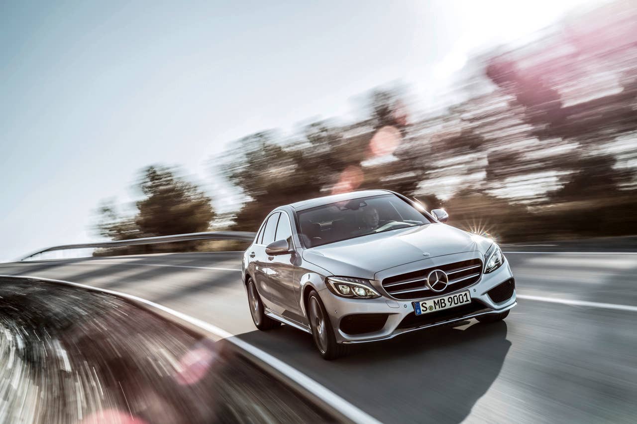 Mercedes-Benz C250, AMG Line, Avantgarde, Diamantsilber metallic, Leder Cranberryrot/Schwarz, Zierelemente Holz Esche schwarz offenporig, (W205), 2013