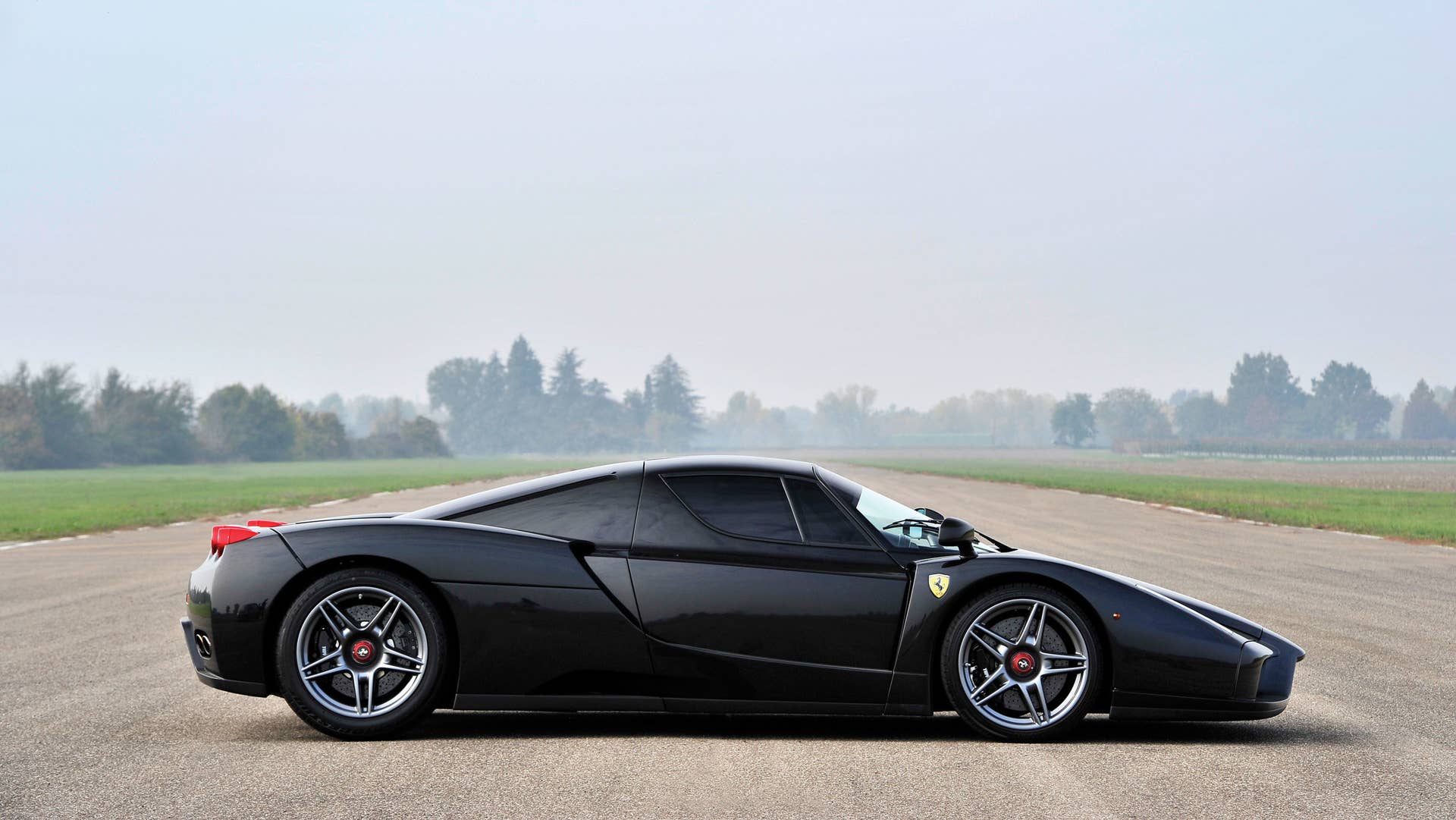 2004 ferrari enzo profile