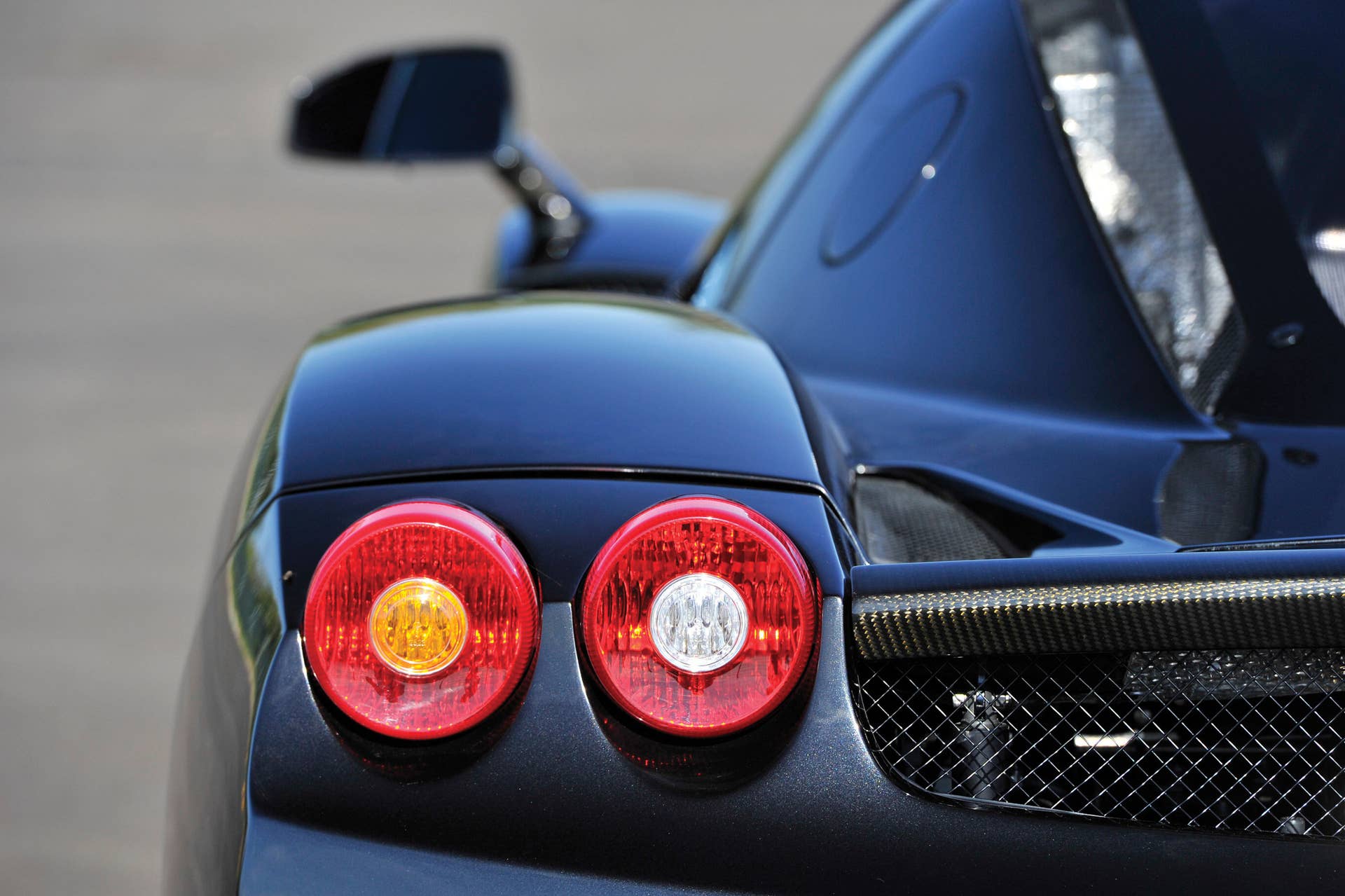2004 ferrari enzo taillights