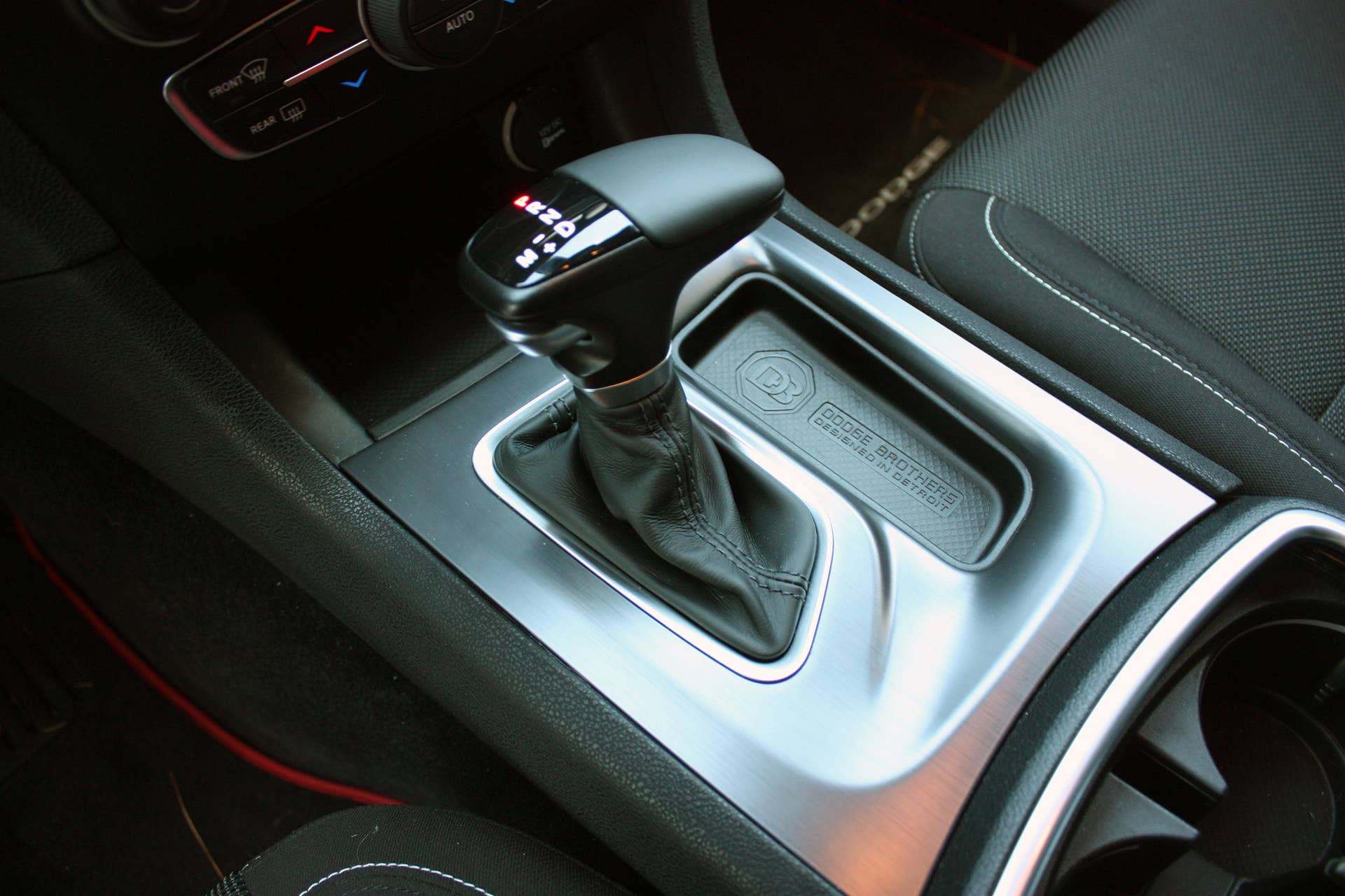 2015 Dodge Charger R/T Scat Pack gear lever