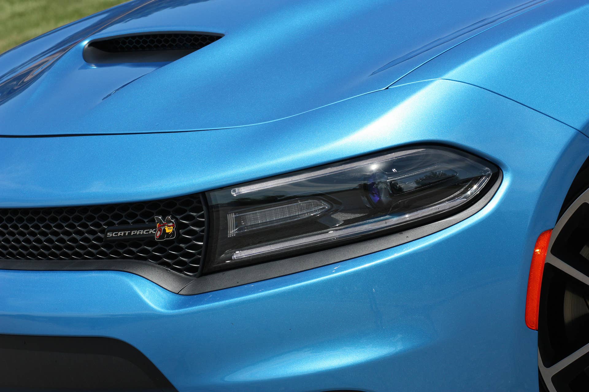 2015 Dodge Charger R/T Scat Pack headlights