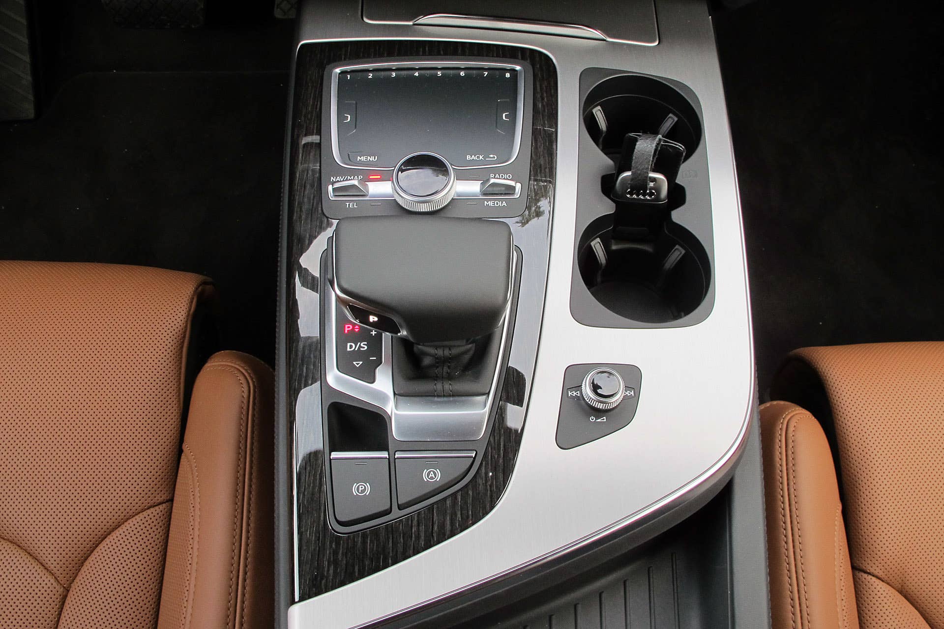2017 Audi Q7 center console