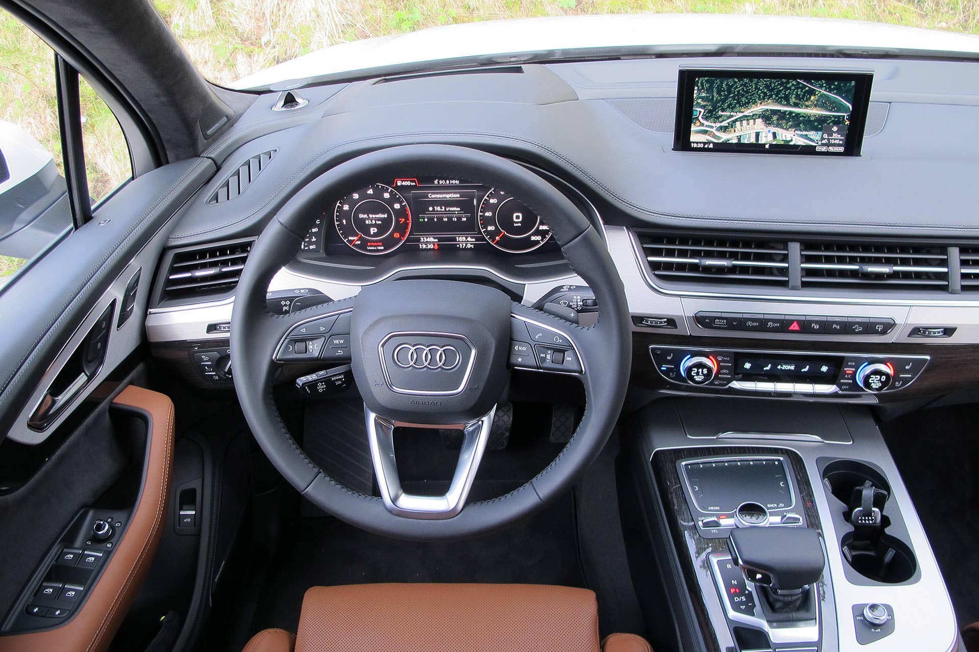 2017 Audi Q7 interior