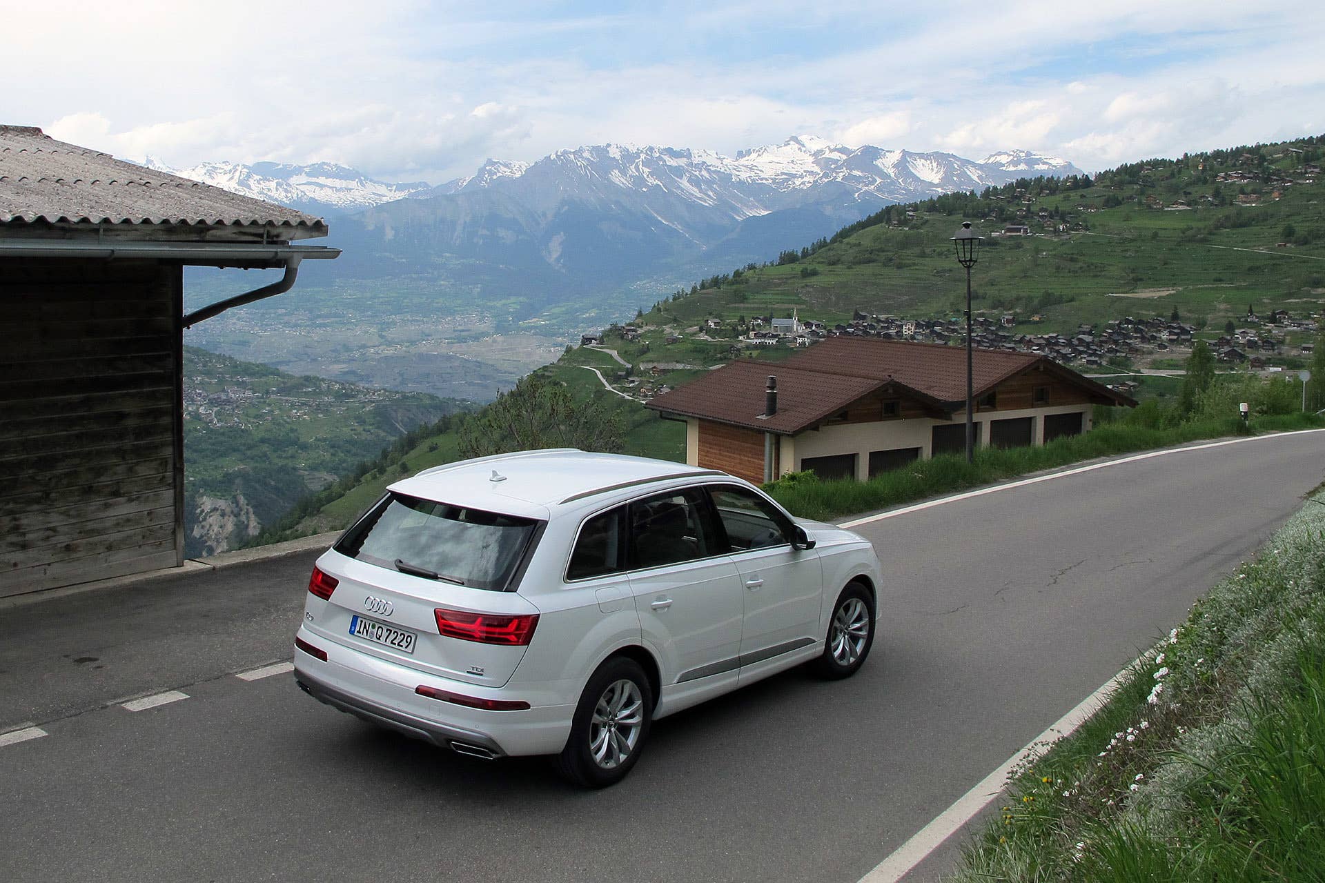 2017 Audi Q7 rear 3/4 view