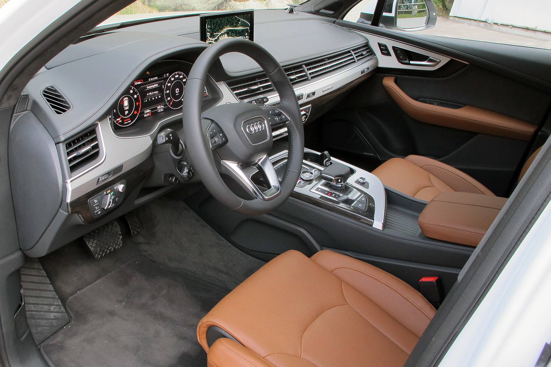 2017 Audi Q7 interior