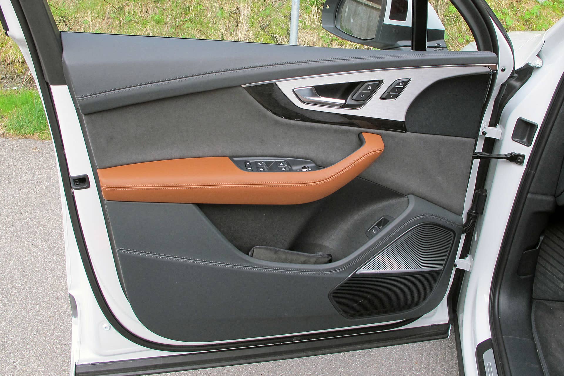 2017 Audi Q7 door trim