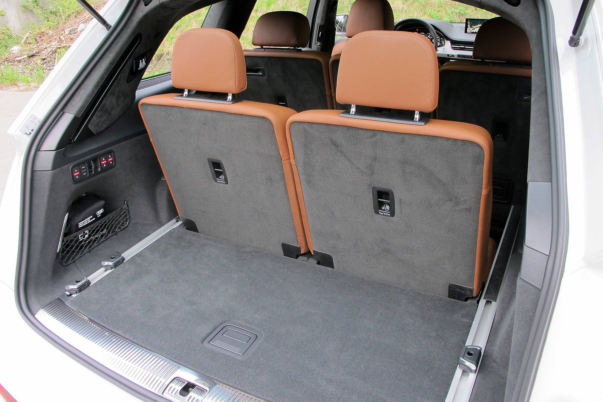 2017 Audi Q7 rear cargo area