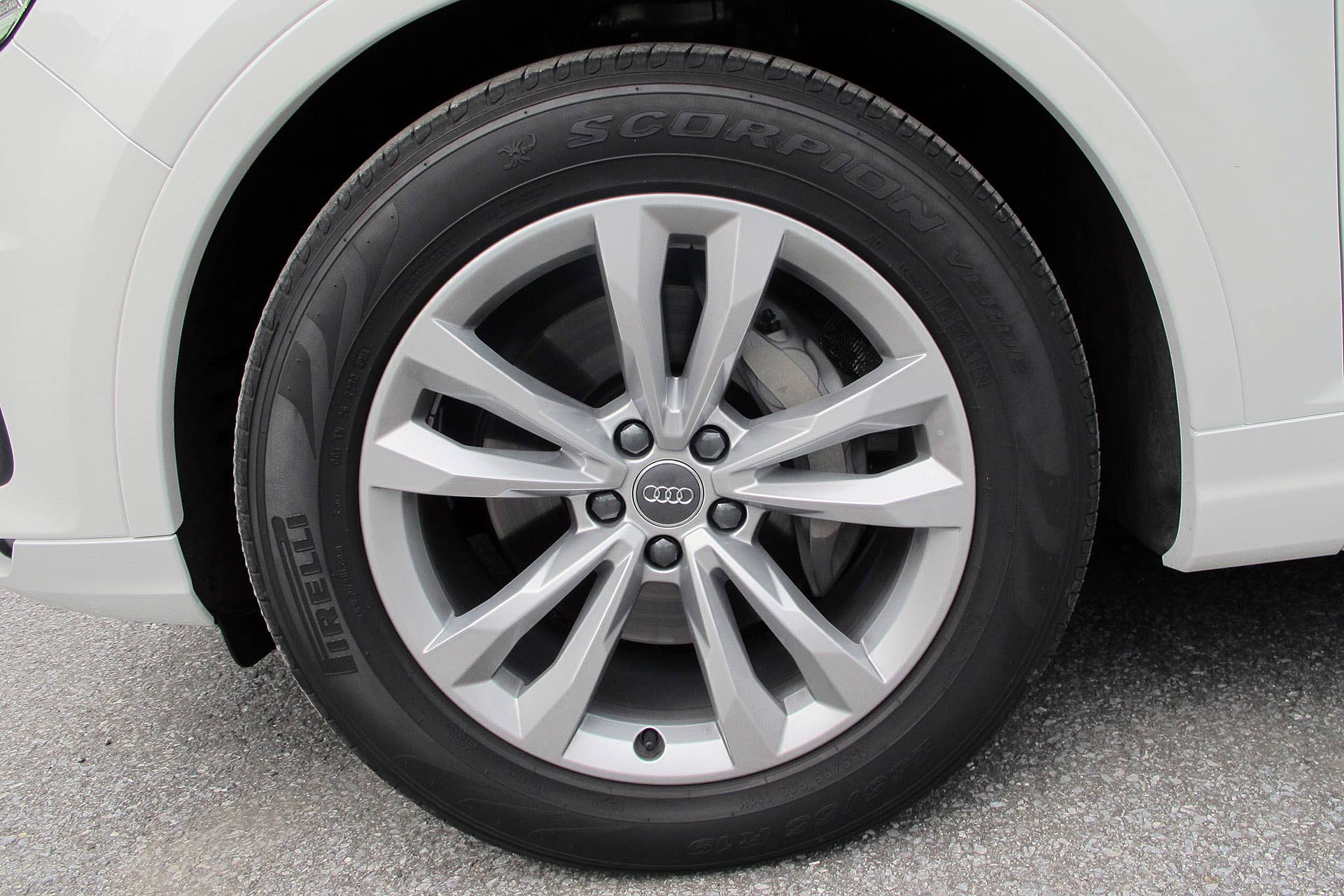 2017 Audi Q7 wheel