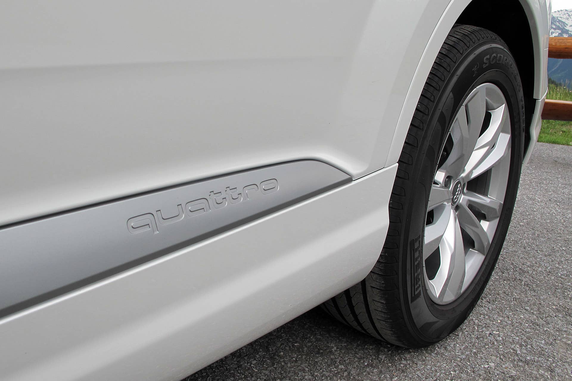 2017 Audi Q7 side trim