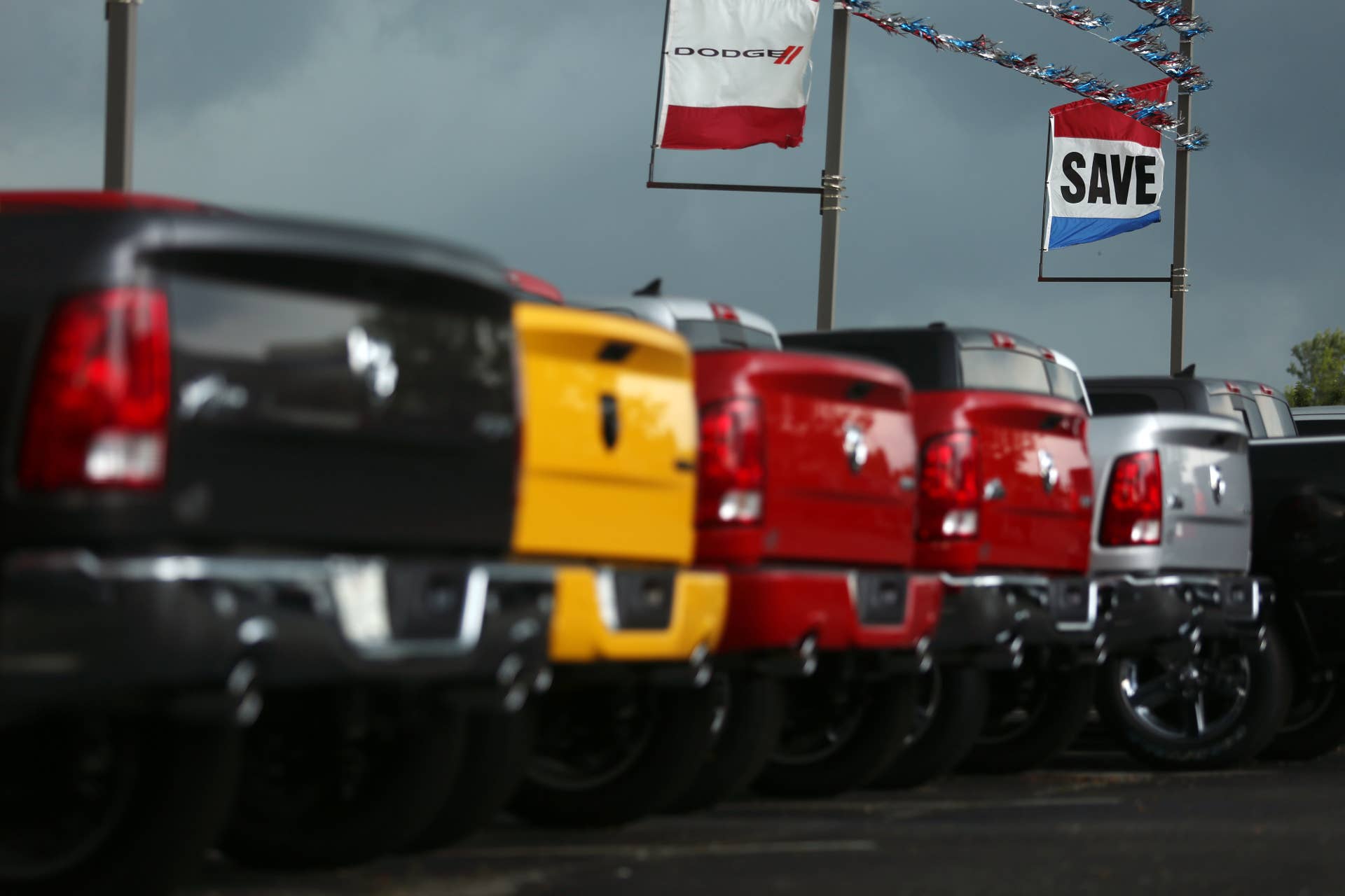 Fiat Chrysler Automobiles NV Dodge Ram pickup trucks sit on display for sale at the Shelbyville Chrysler Dodge Jeep Ram dealership in Shelbyville, Kentucky, U.S., on Saturday, July 30, 2016. Ward's Automotive Group is scheduled to release U.S. monthly total and domestic auto sales on August 2. Photographer: Luke Sharrett/Bloomberg via Getty Images