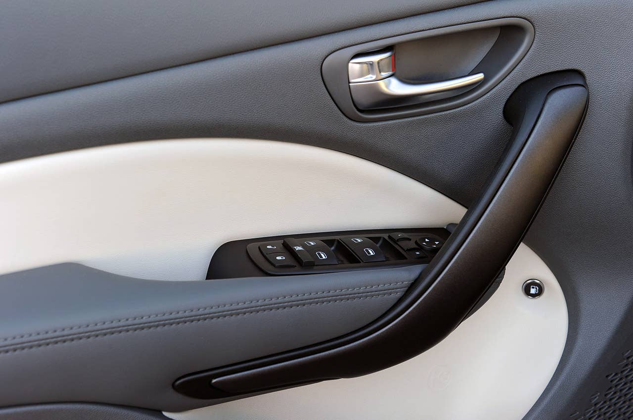 2013 Dodge Dart door