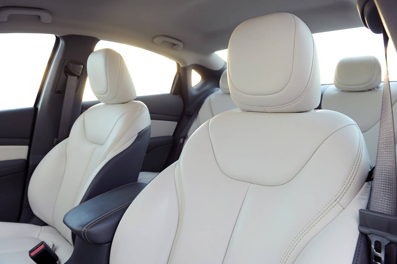 2013 Dodge Dart front seats