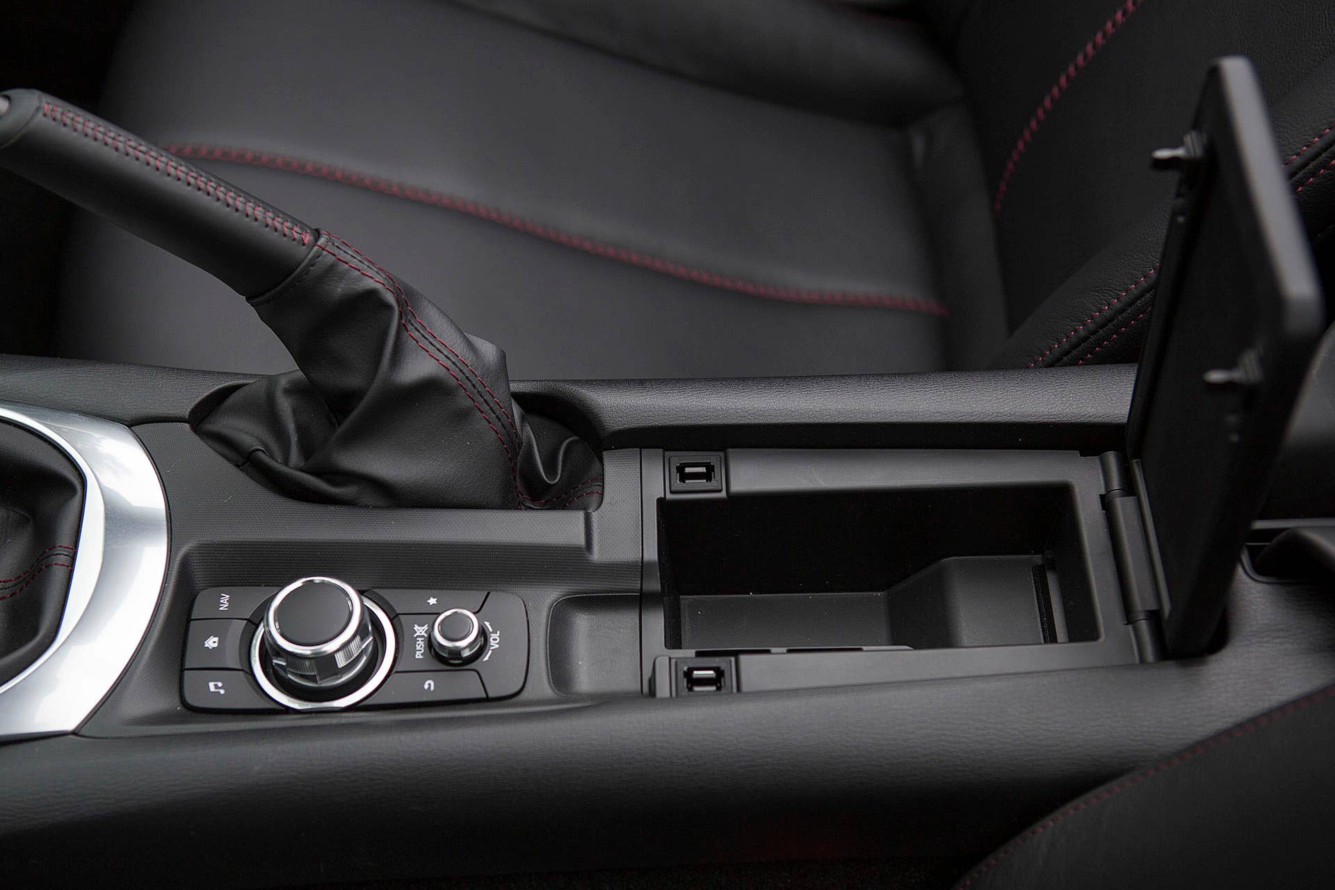2016 Mazda MX-5 Miata center console