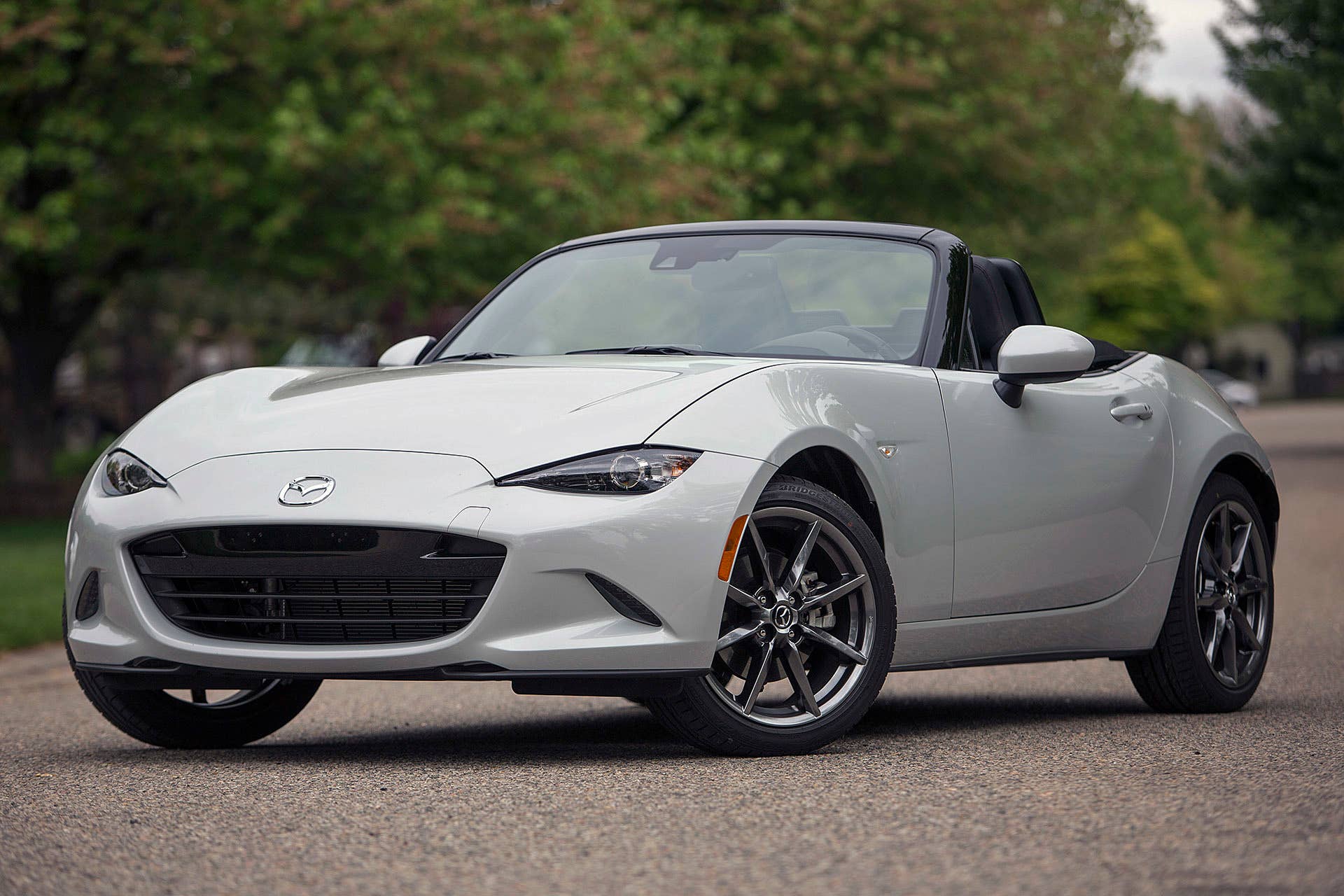2016 Mazda MX-5 Miata front 3/4 view