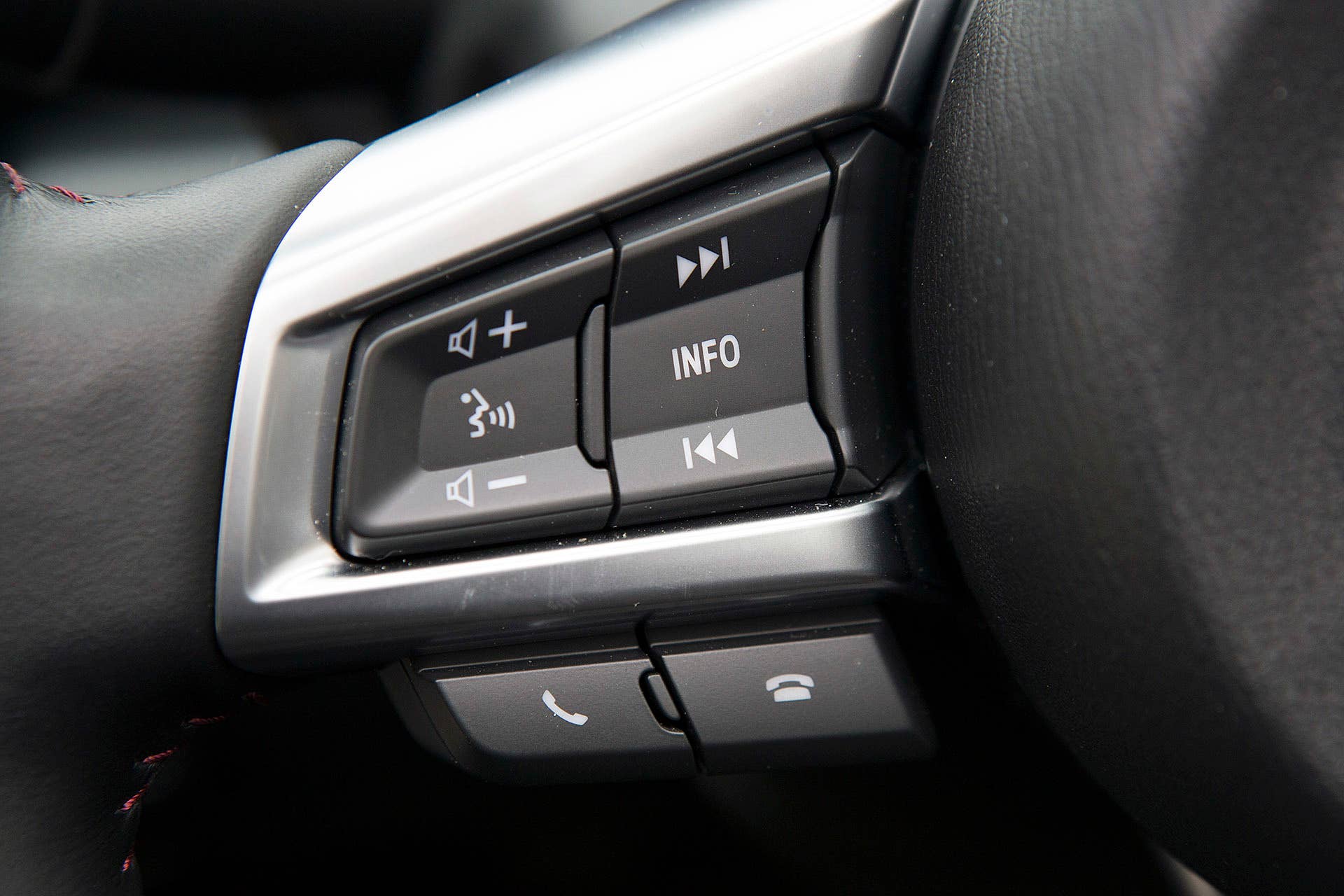2016 Mazda MX-5 Miata steering wheel controls