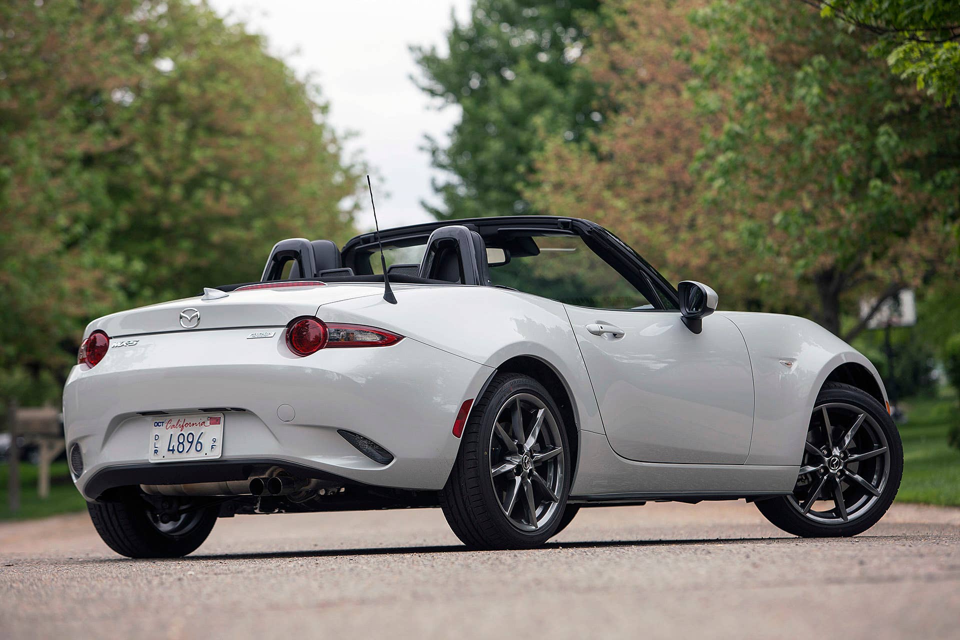 2016 Mazda MX-5 Miata rear 3/4 view