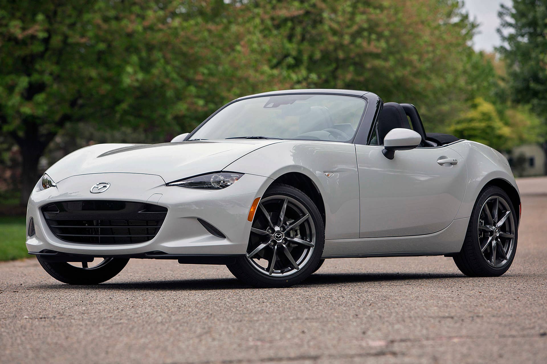 2016 Mazda MX-5 Miata front 3/4 view