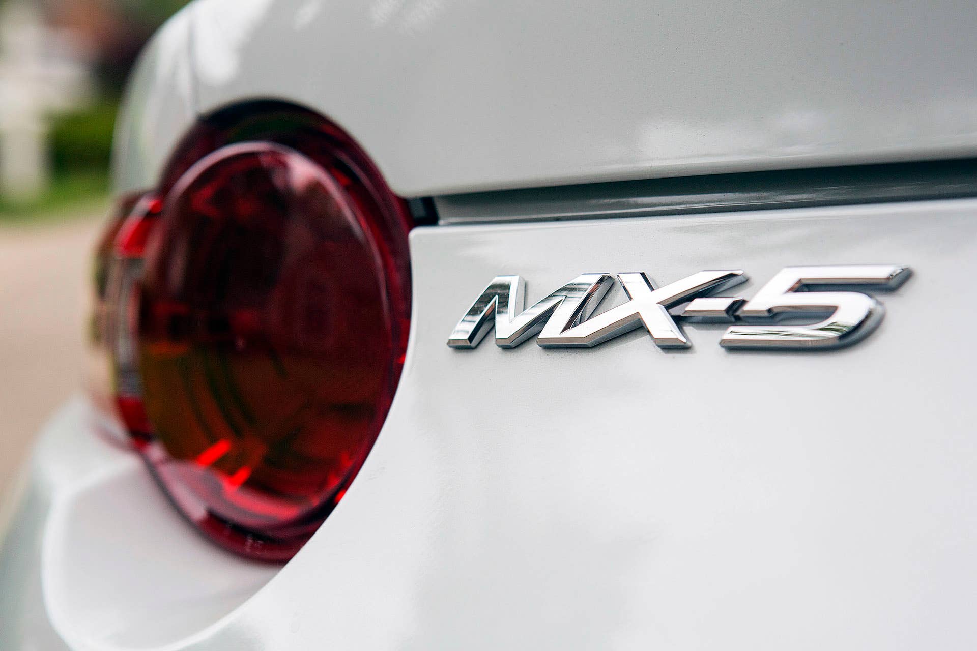 2016 Mazda MX-5 Miata badge
