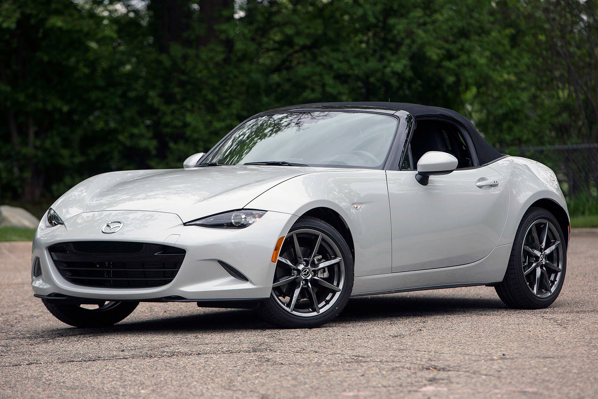 2016 Mazda MX-5 Miata front 3/4 view
