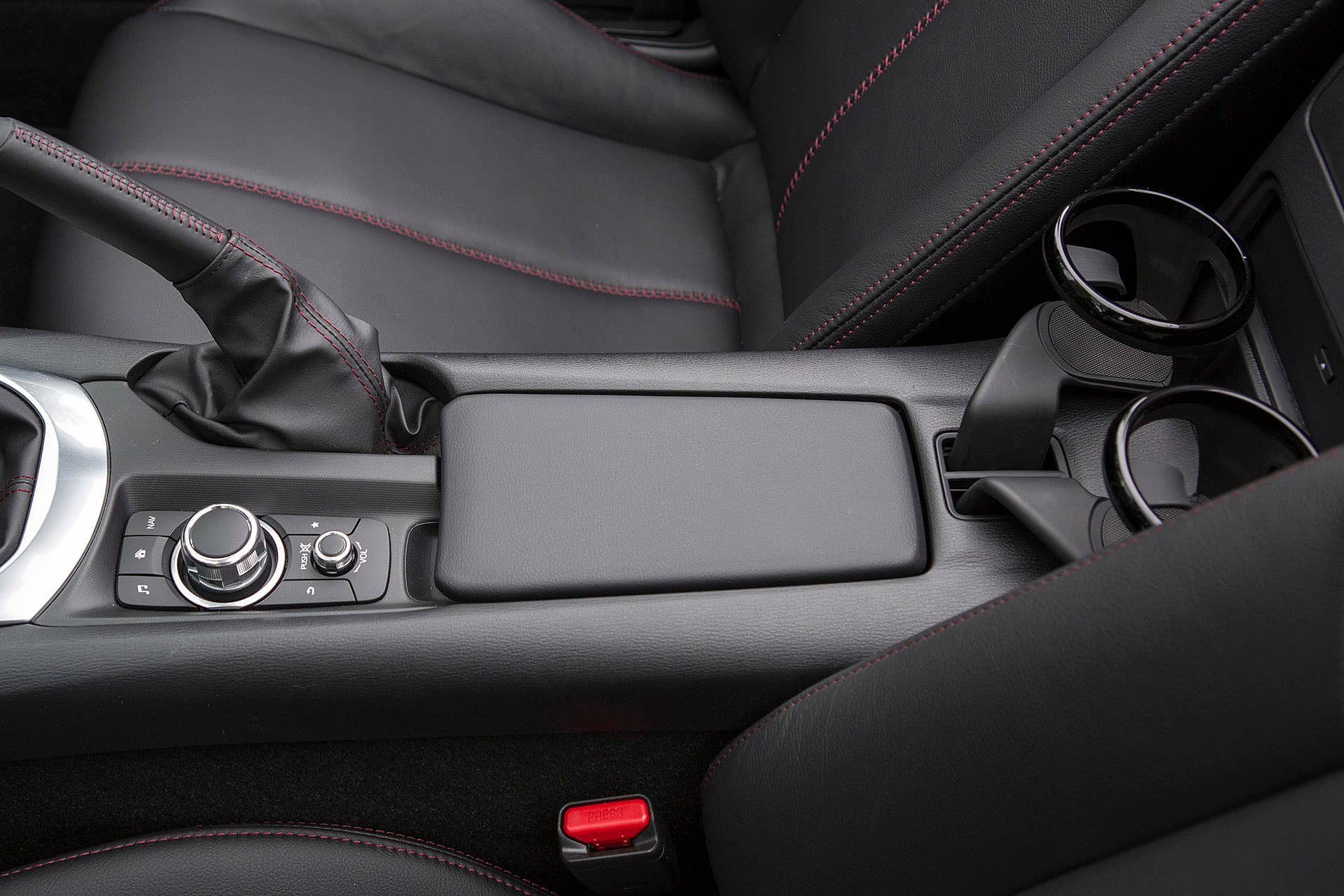 2016 Mazda MX-5 Miata center console