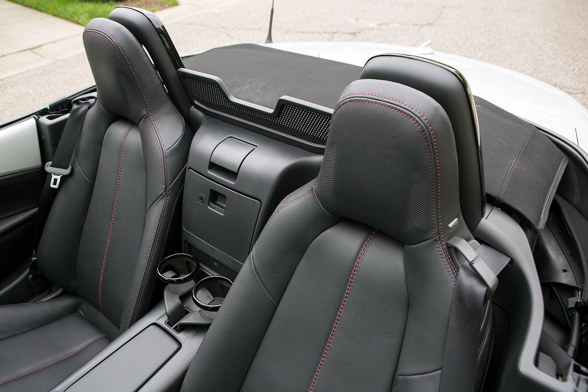 2016 Mazda MX-5 Miata seats