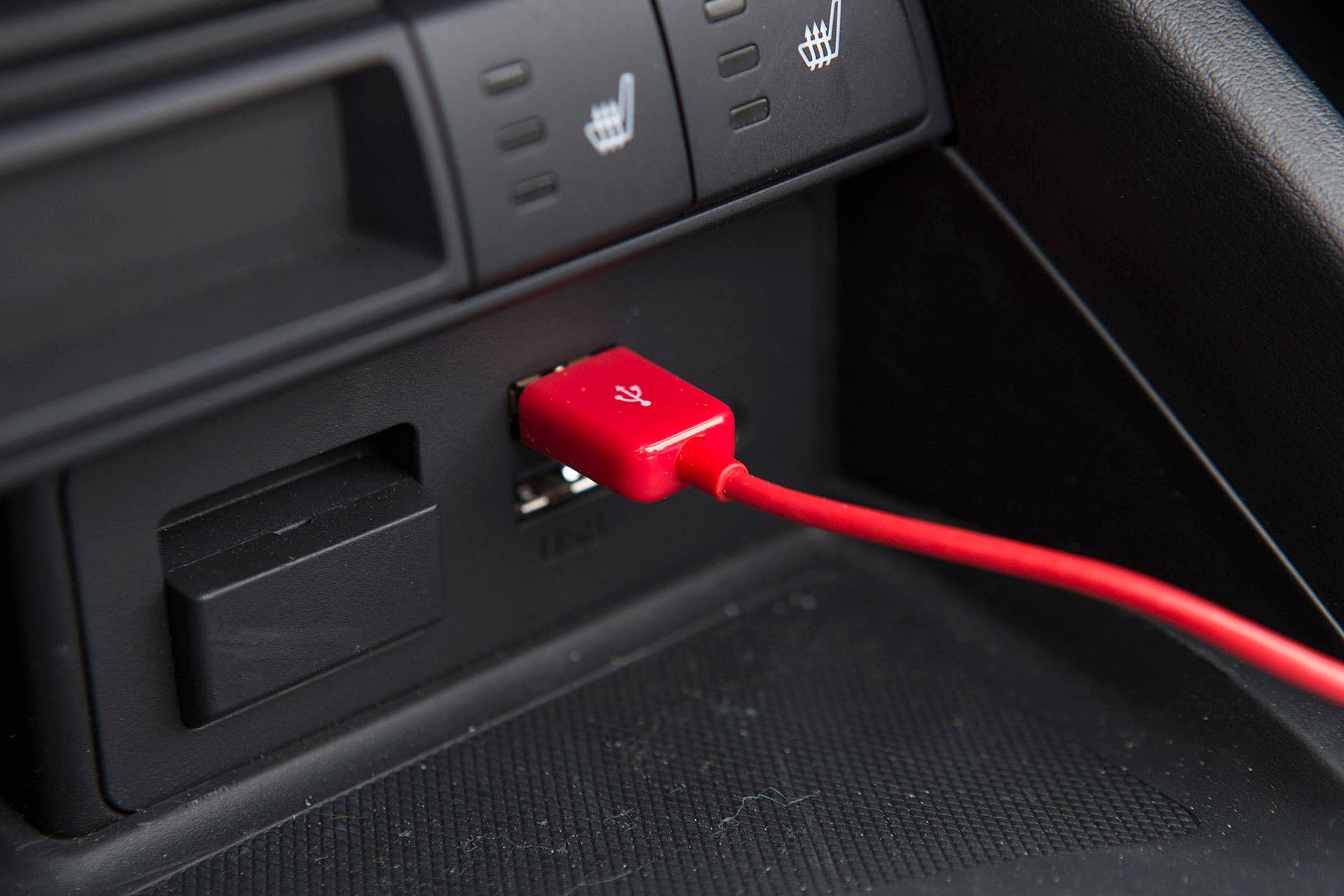 2016 Mazda MX-5 Miata usb input