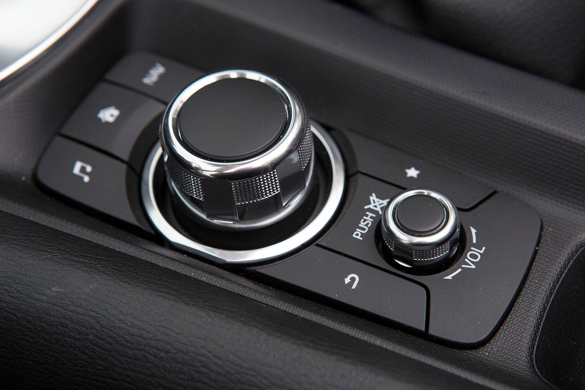 2016 Mazda MX-5 Miata multimedia system controls