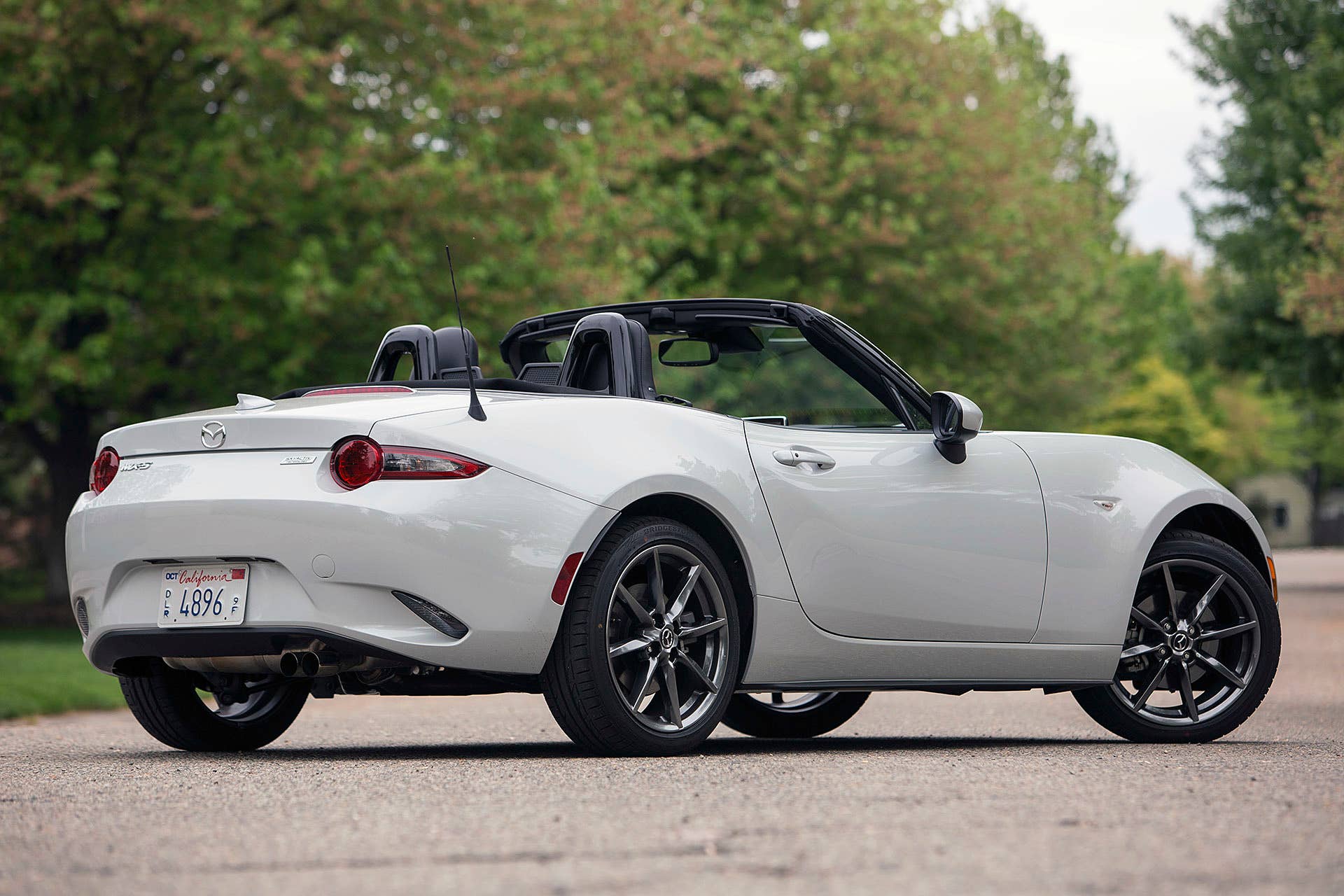 2016 Mazda MX-5 Miata rear 3/4 view