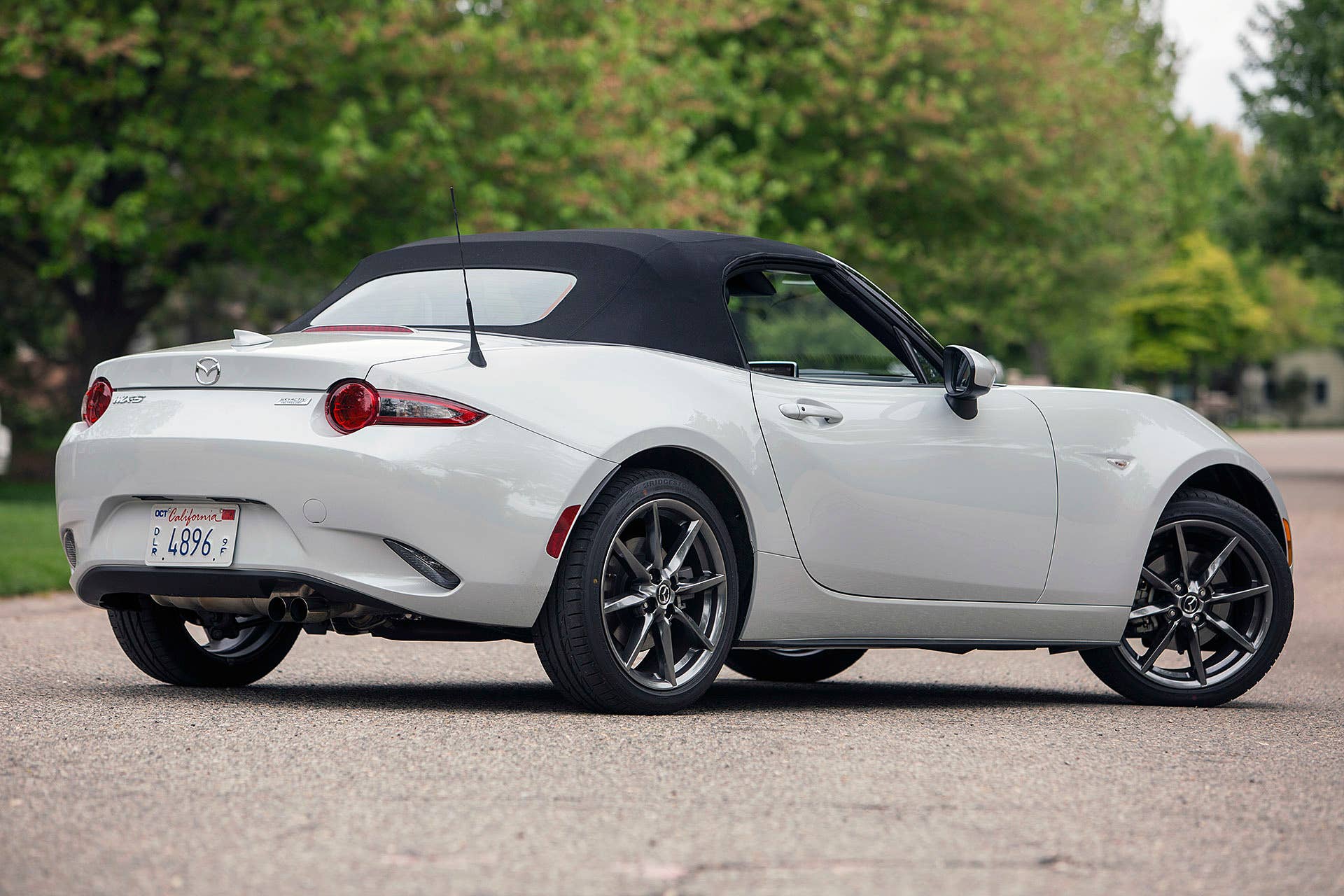2016 Mazda MX-5 Miata rear 3/4 view