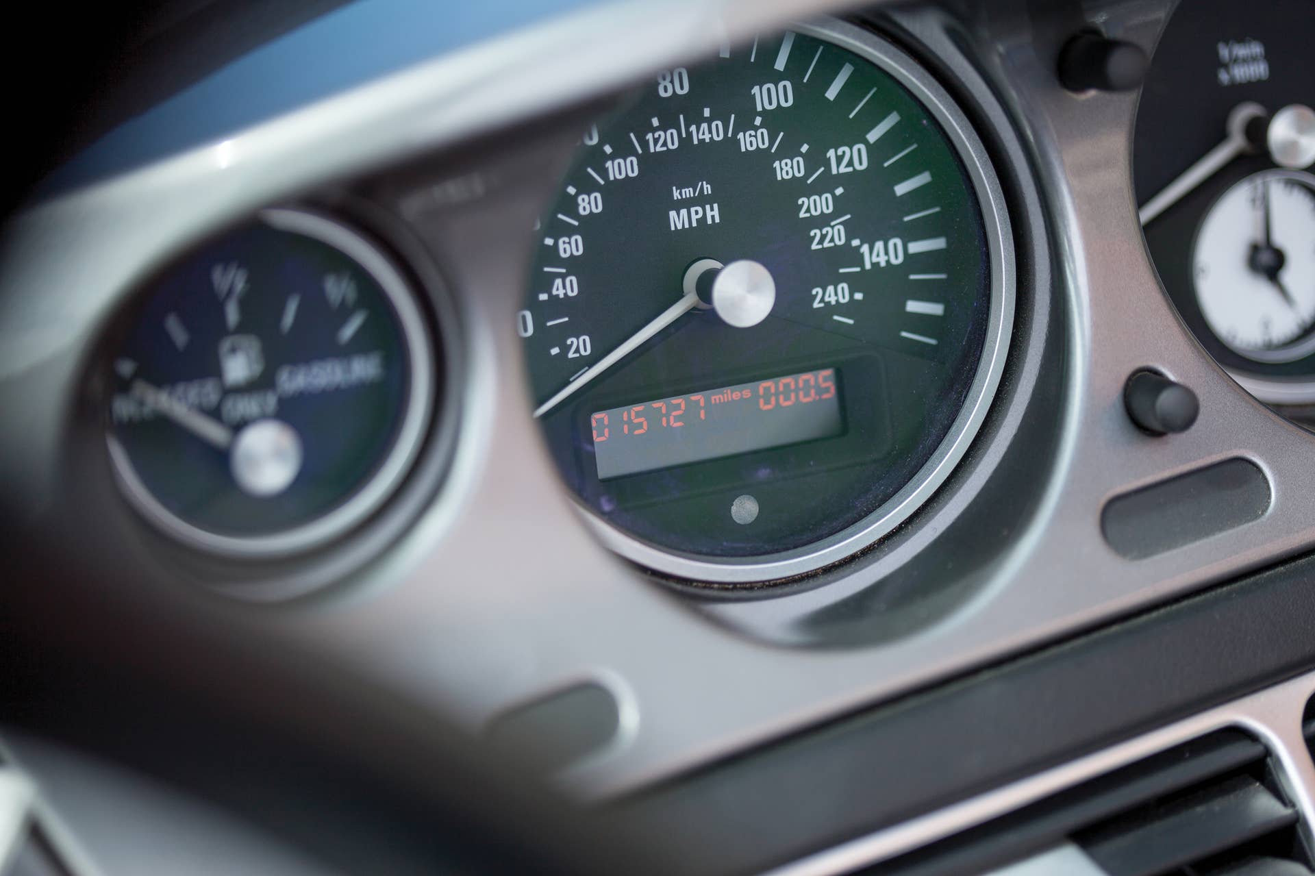 2001 BMW Z8 instruments