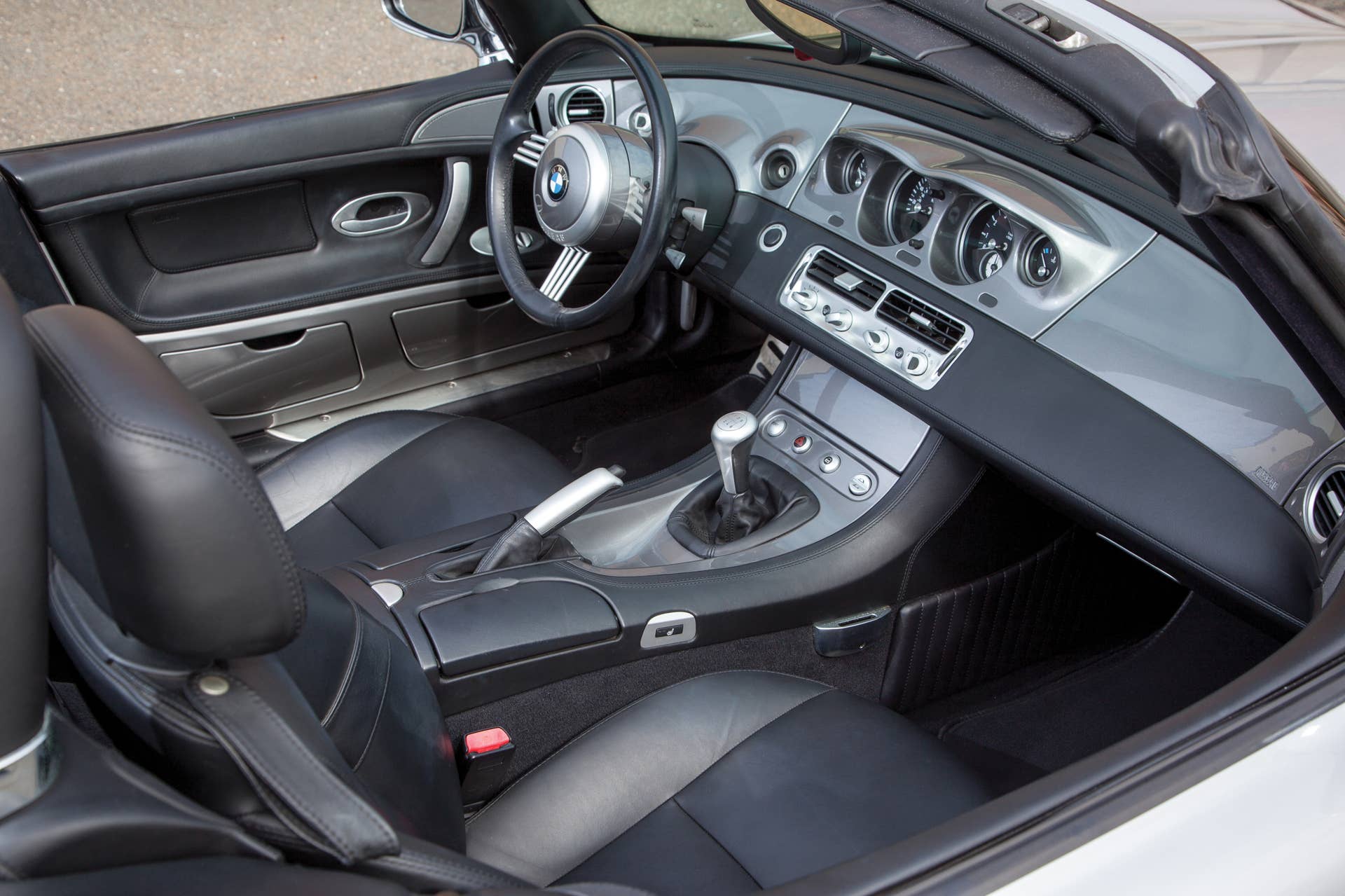 2001 BMW Z8 cockpit