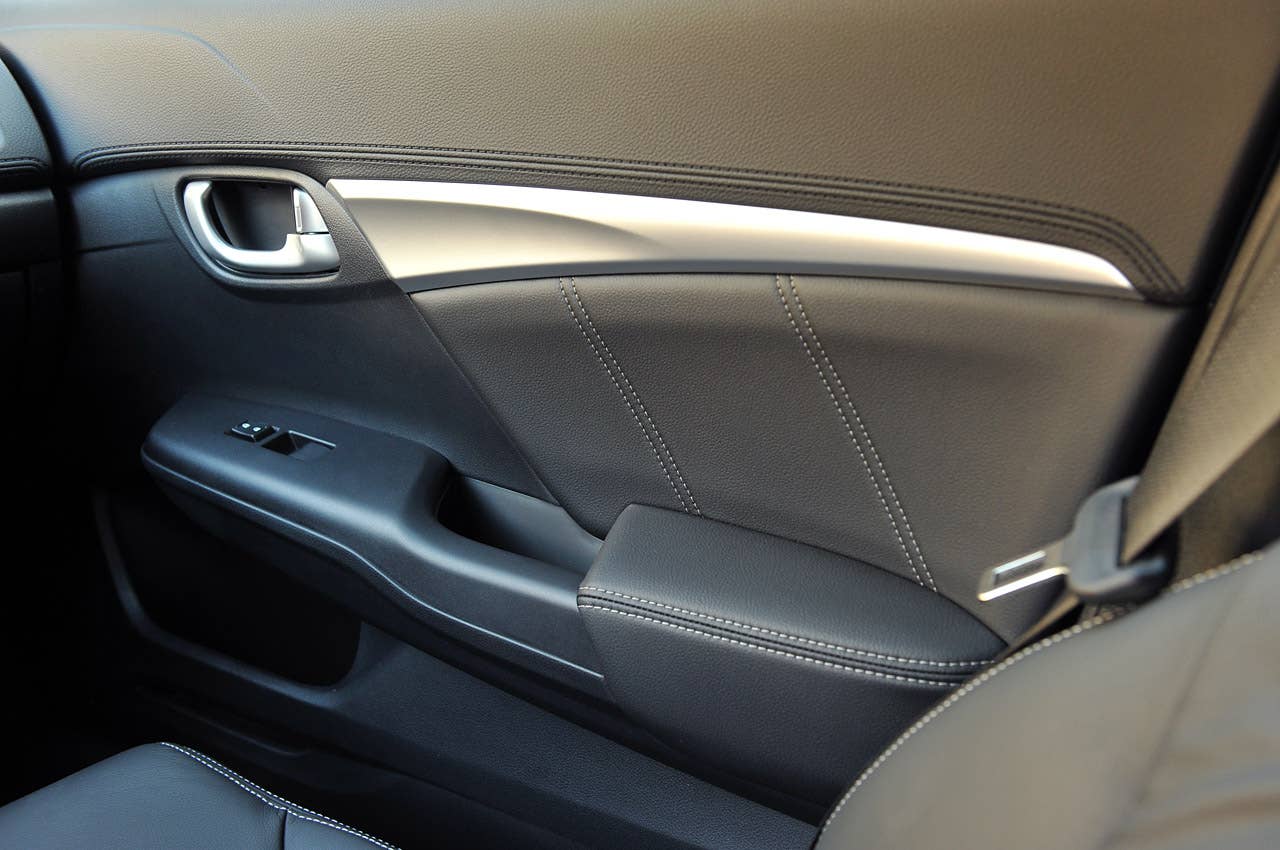 2013 Honda Civic door