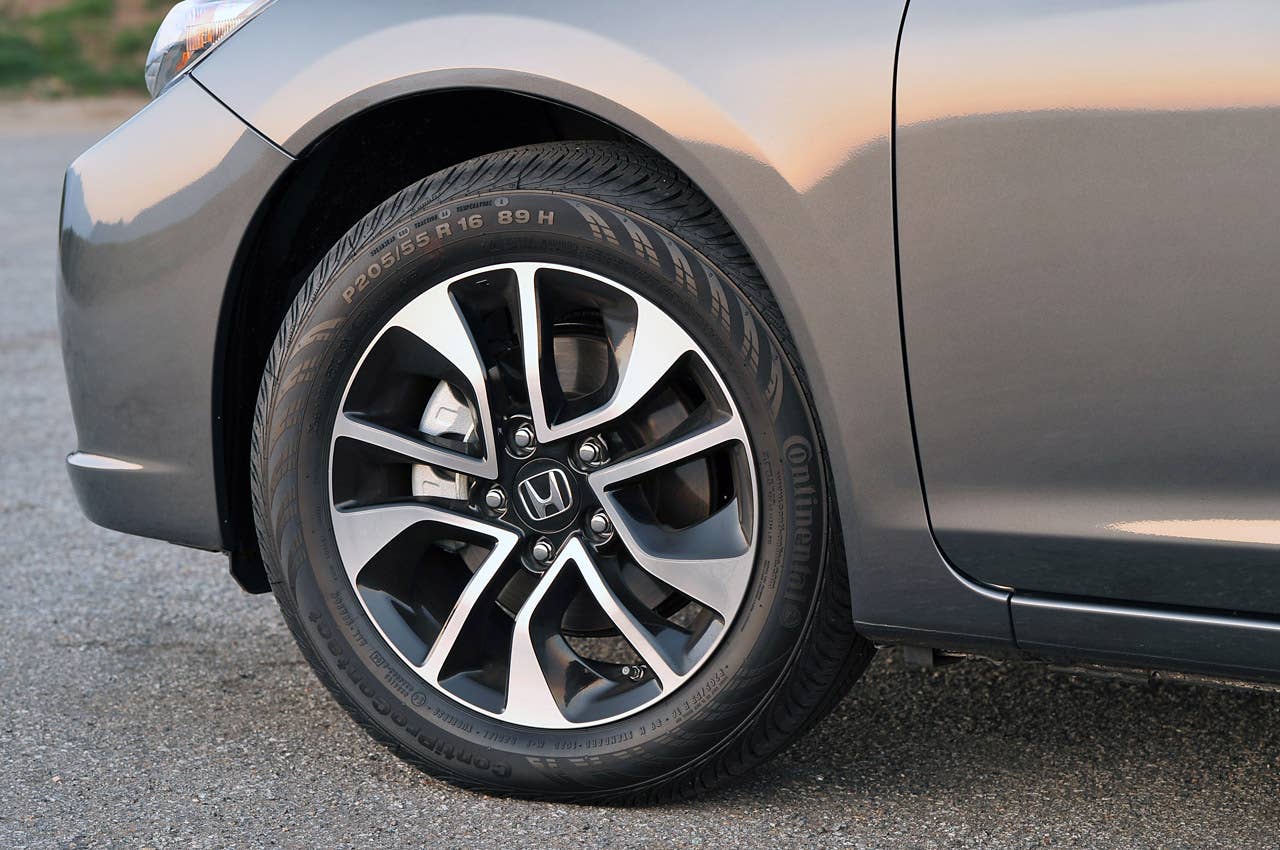 2013 Honda Civic wheel