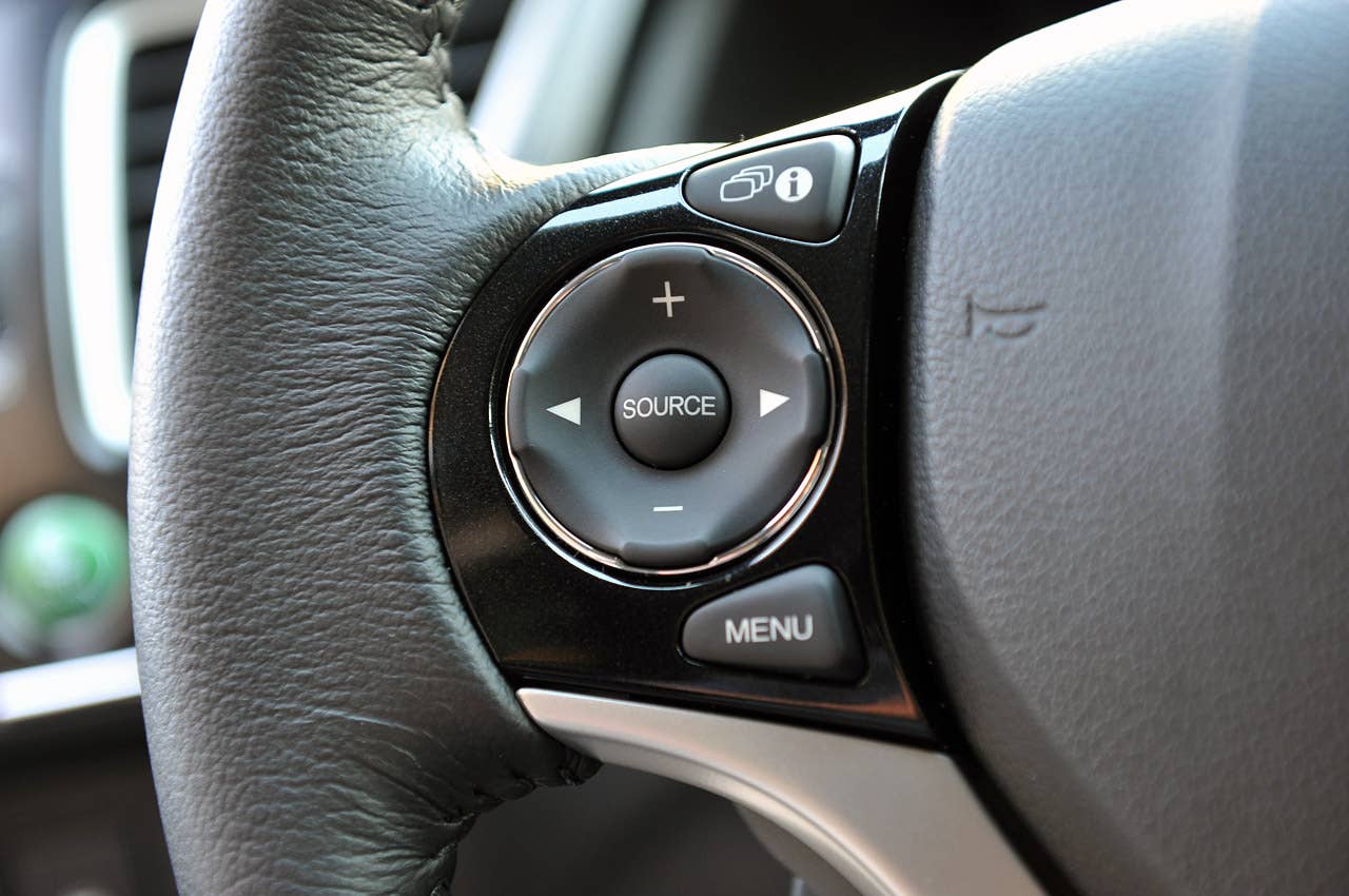 2013 Honda Civic steering wheel controls