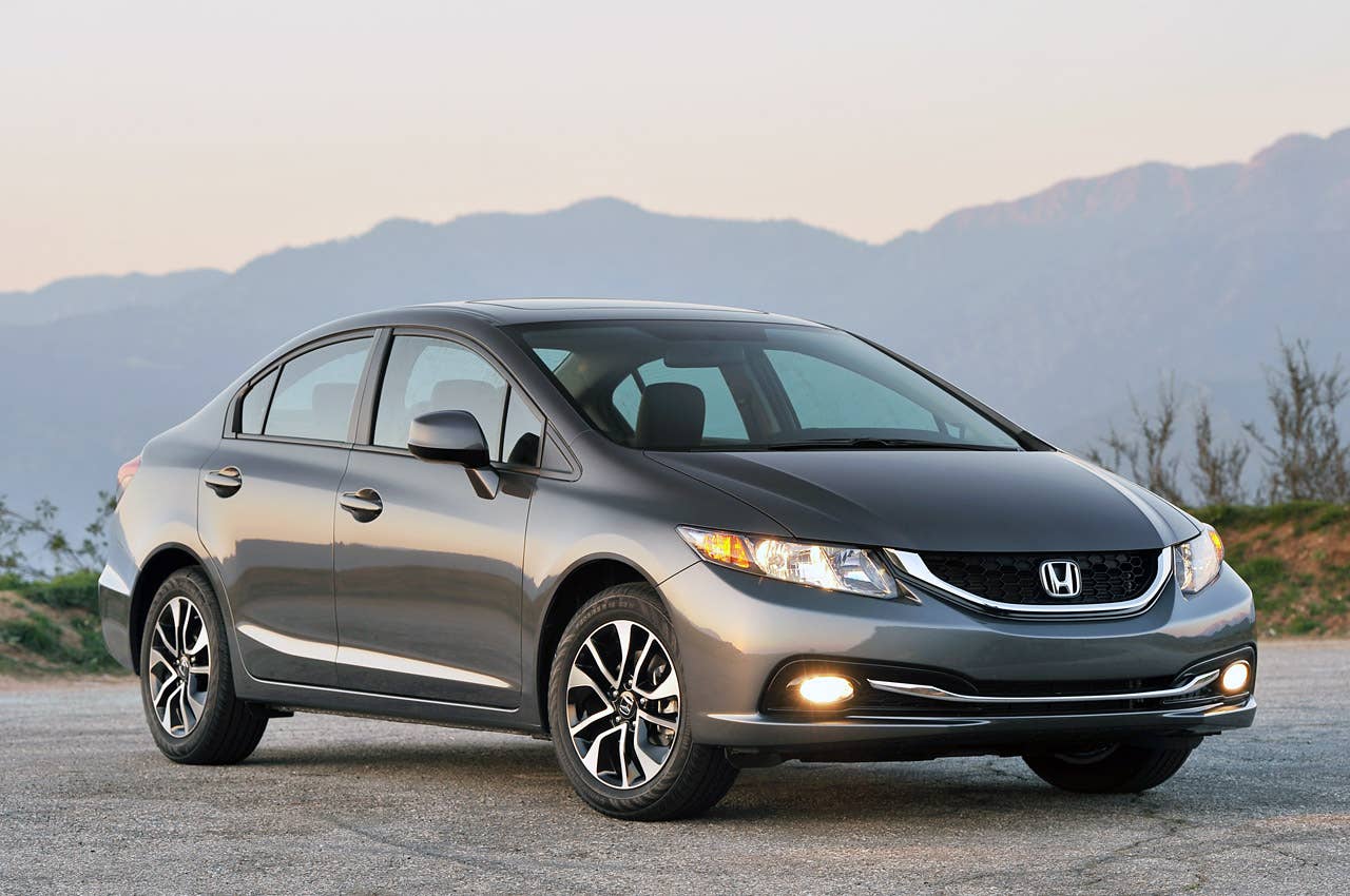 2013 Honda Civic front 3/4 view