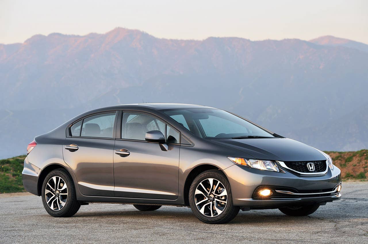 2013 Honda Civic front 3/4 view