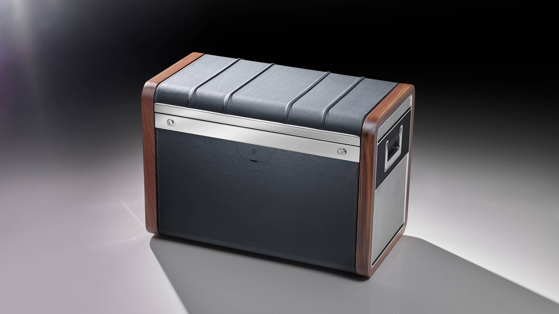 Rolls-Royce Phantom Zenith picnic basket closed 3/4 view