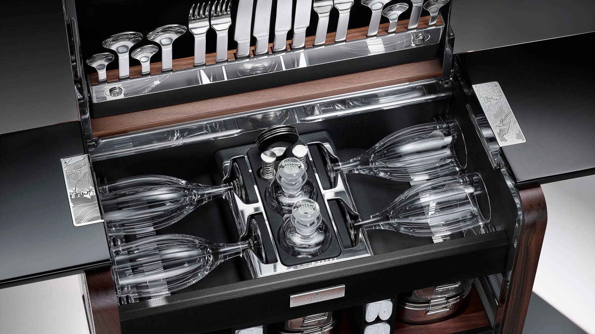 Rolls-Royce Phantom Zenith picnic basket open top view