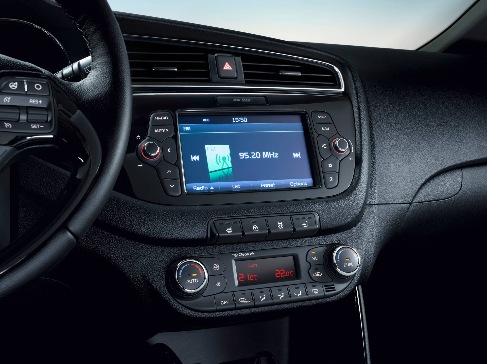 2016 Kia Cee'd center console monitor controls