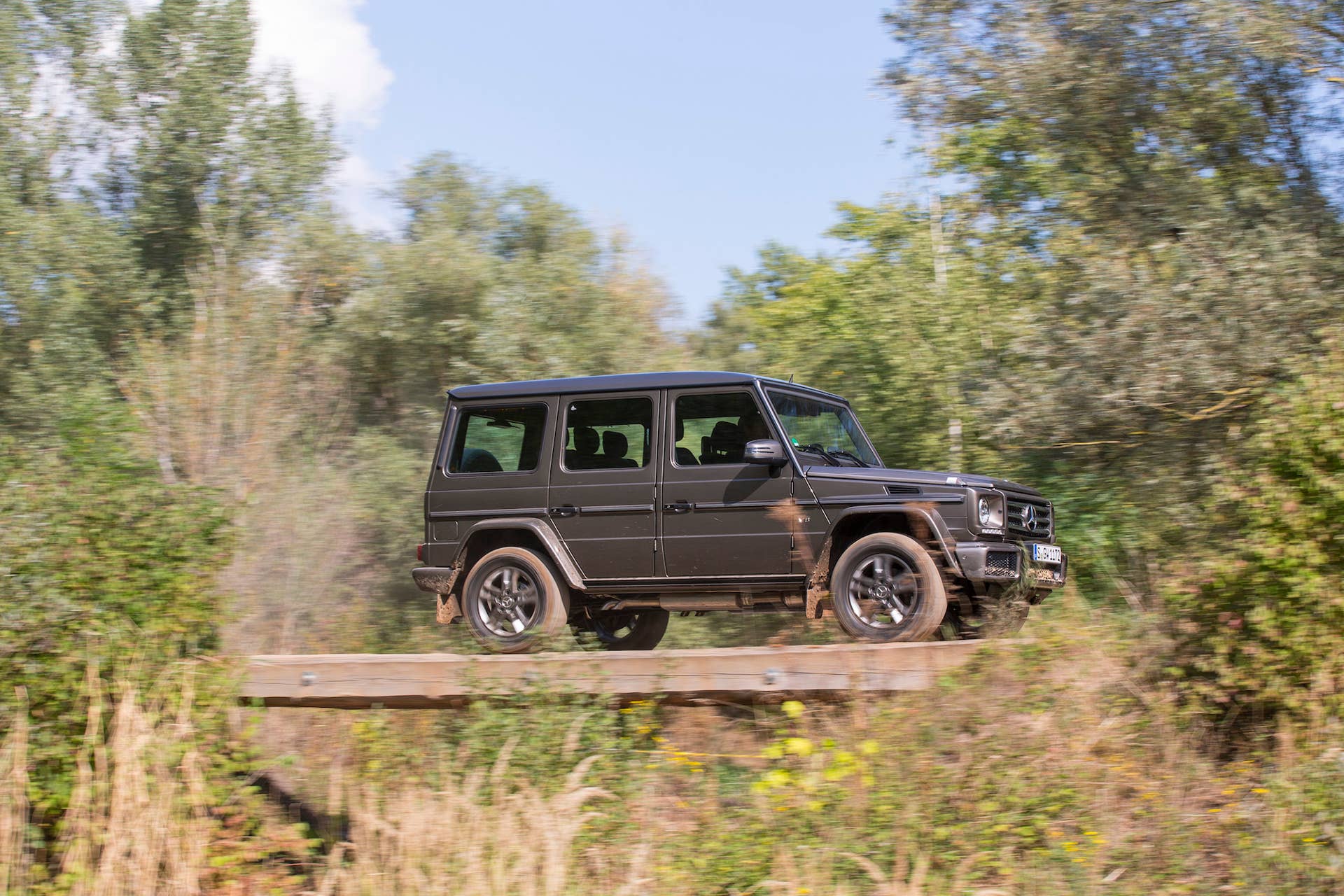 2016 Mercedes-Benz G550 looks great off road