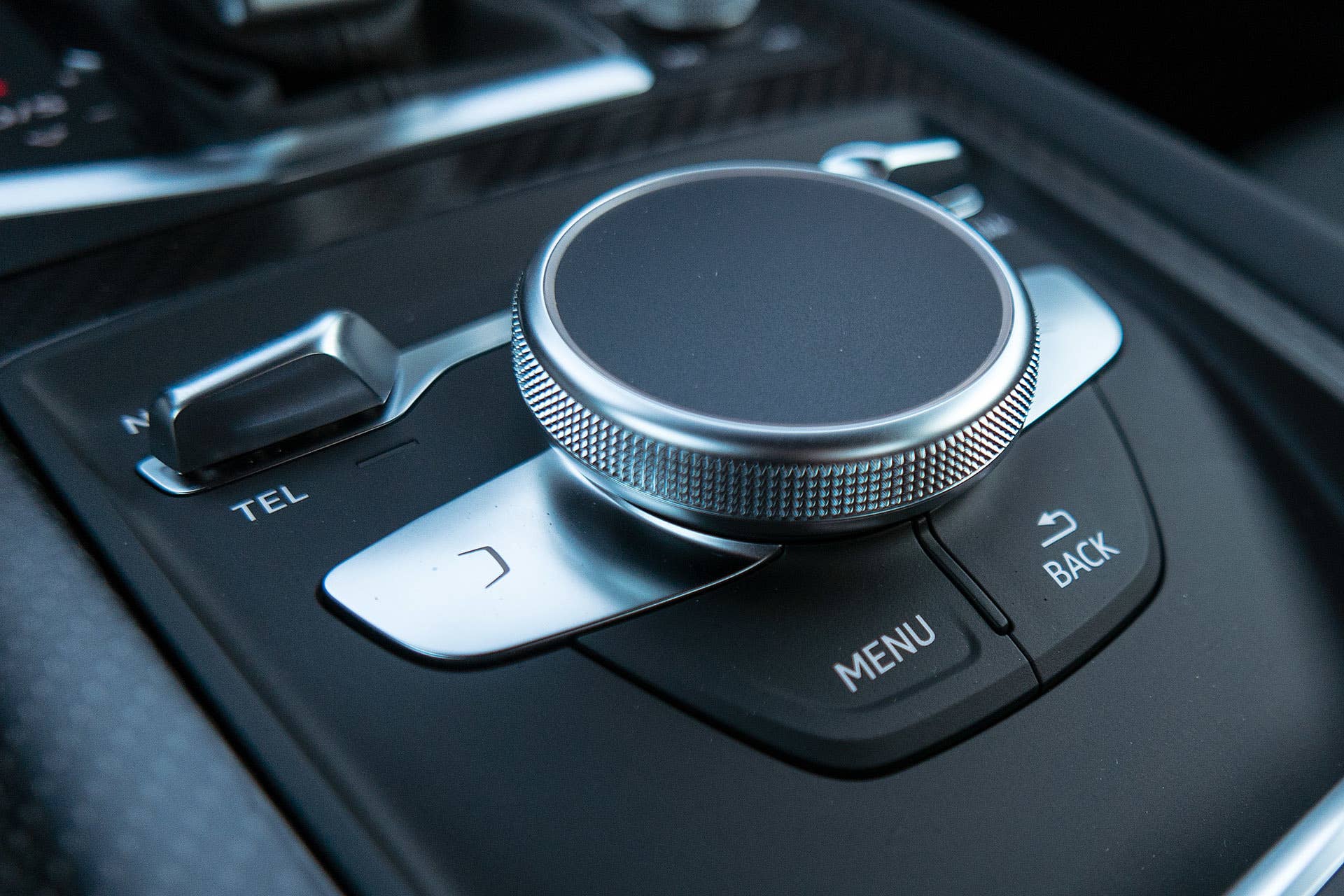 2017 Audi R8 multimedia system controls