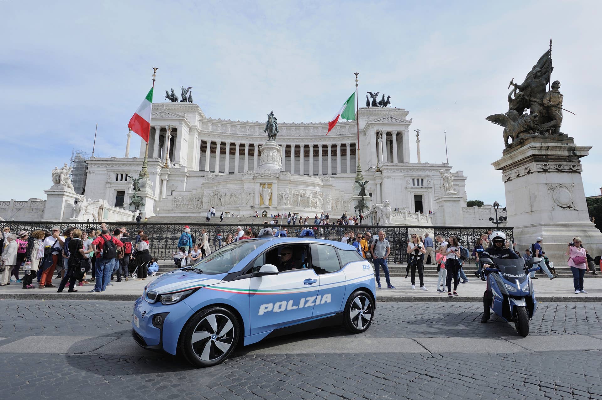 BMW i3 milan polizia