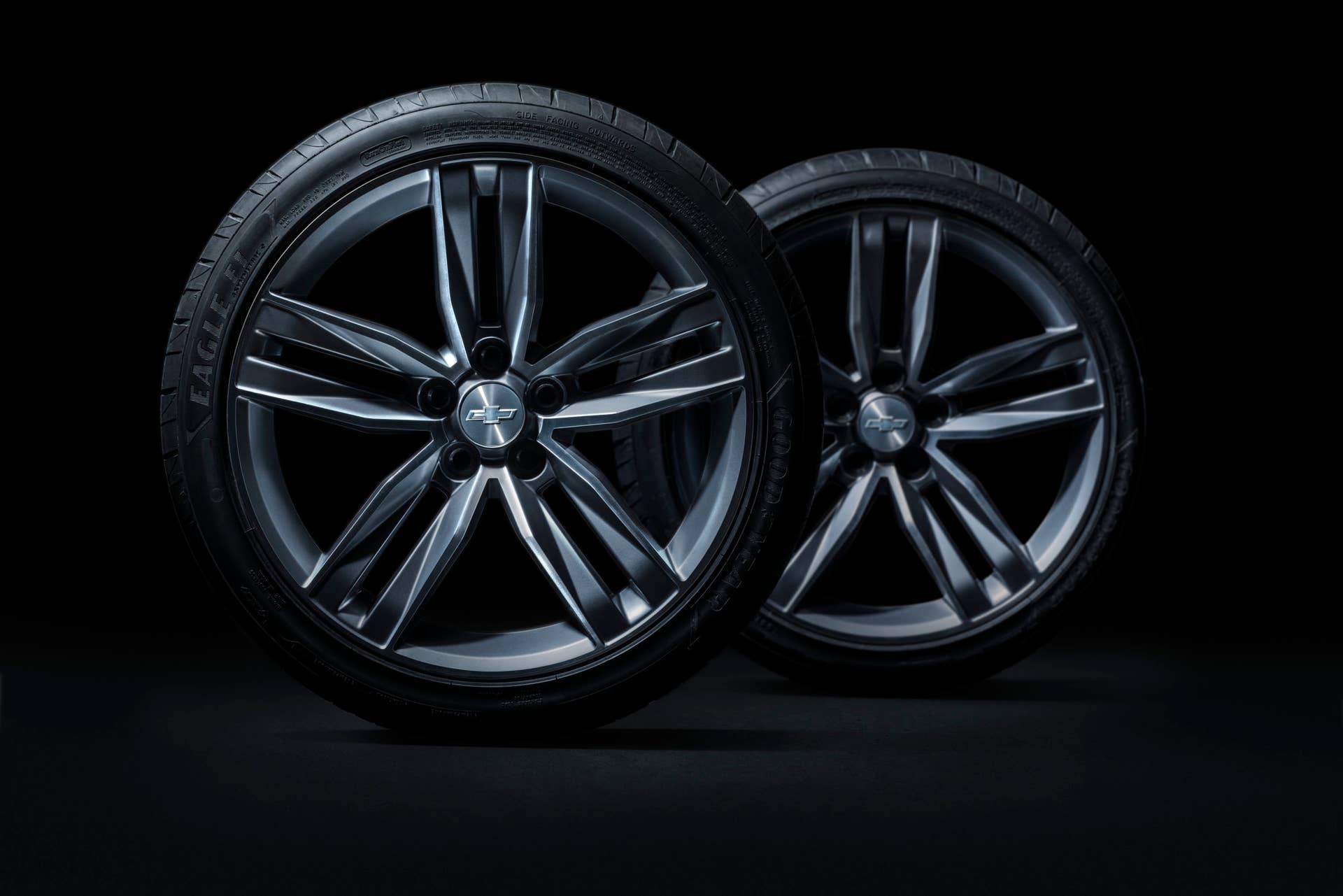 2016 Chevrolet Camaro wheels and tires