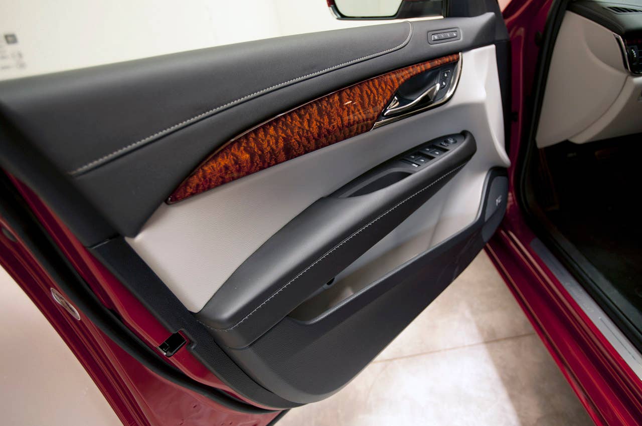 2013 Cadillac ATS door
