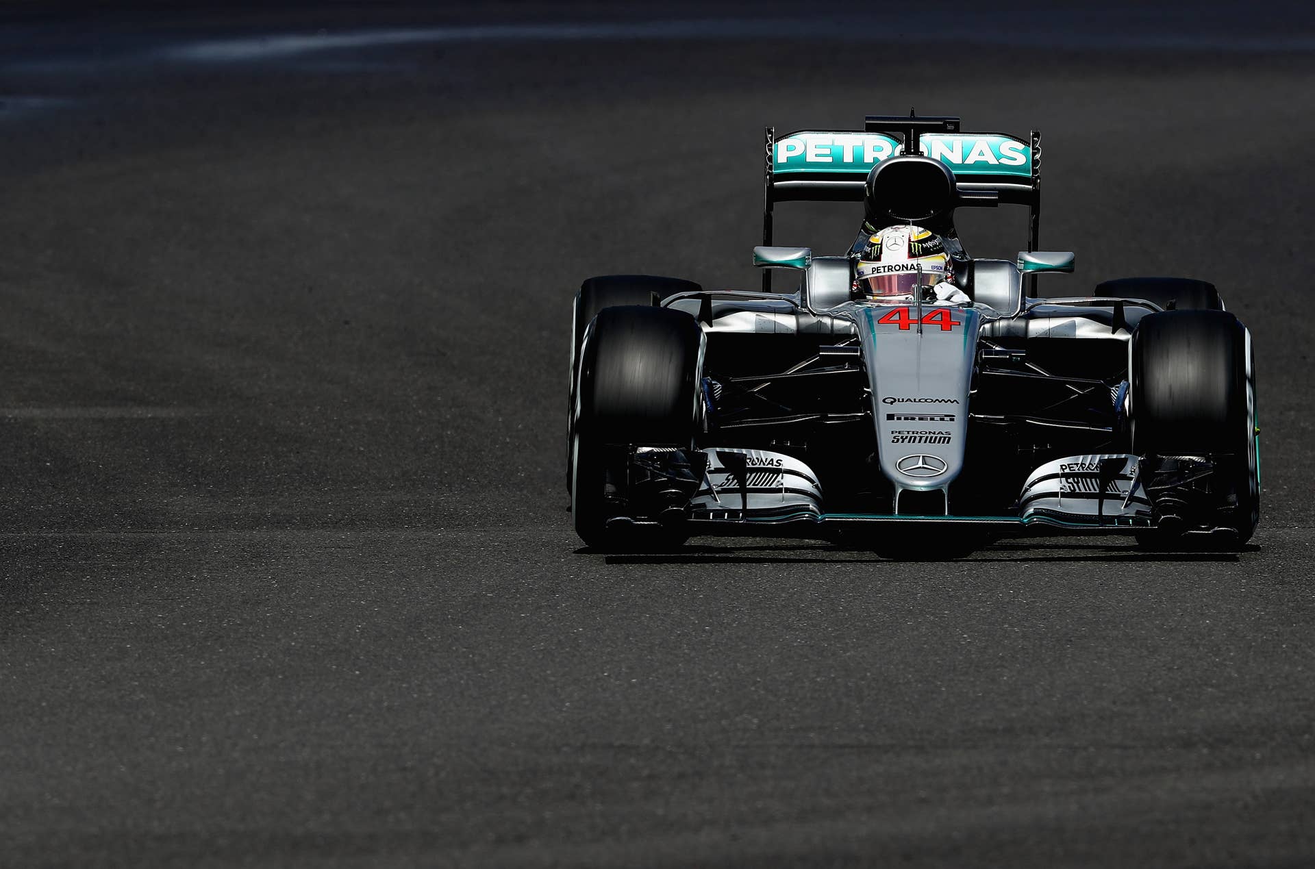 NORTHAMPTON, ENGLAND - JULY 10: Lewis Hamilton of Great Britain driving the (44) Mercedes AMG Petronas F1 Team Mercedes F1 WO7 Mercedes PU106C Hybrid turbo on track during the Formula One Grand Prix of Great Britain at Silverstone on July 10, 2016 in Northampton, England. (Photo by Clive Mason/Getty Images)